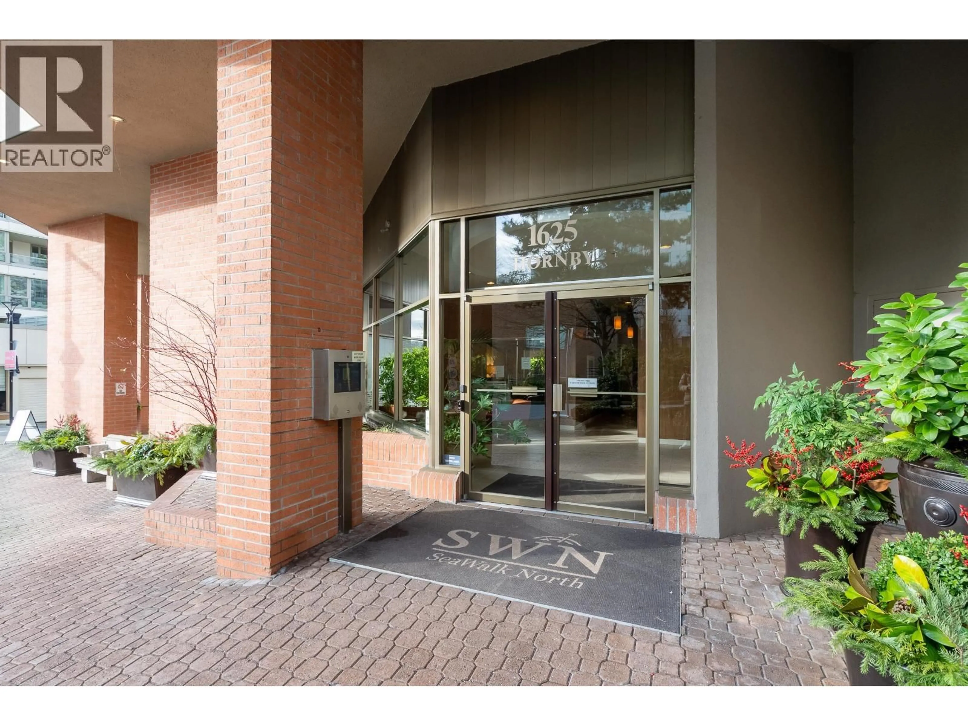 Indoor foyer for 603 - 1625 HORNBY STREET, Vancouver British Columbia V6Z2M2