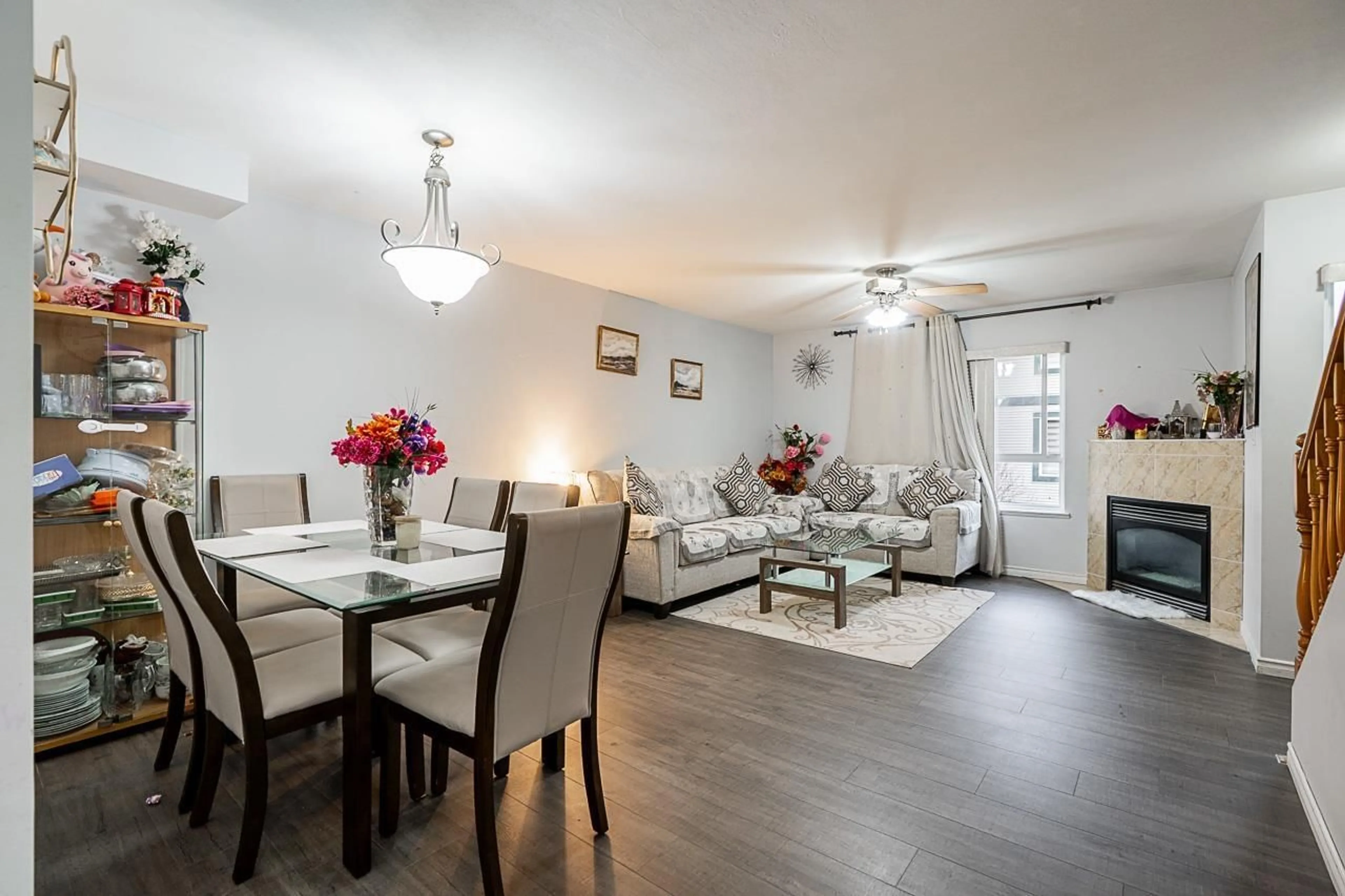 Dining room, wood/laminate floor for 35 - 12730 66 AVENUE, Surrey British Columbia V3W1P3