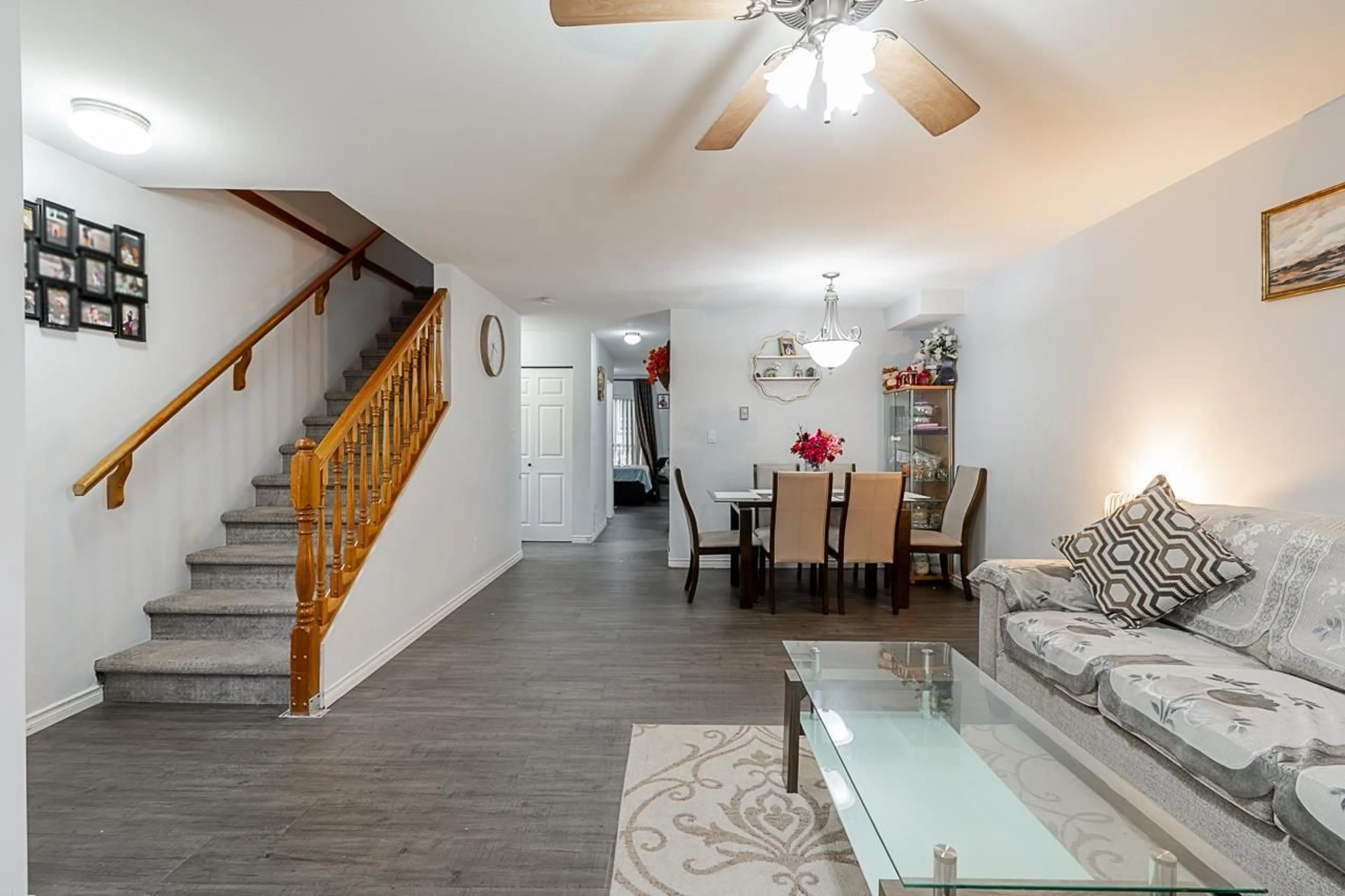 Living room with furniture, unknown for 35 - 12730 66 AVENUE, Surrey British Columbia V3W1P3