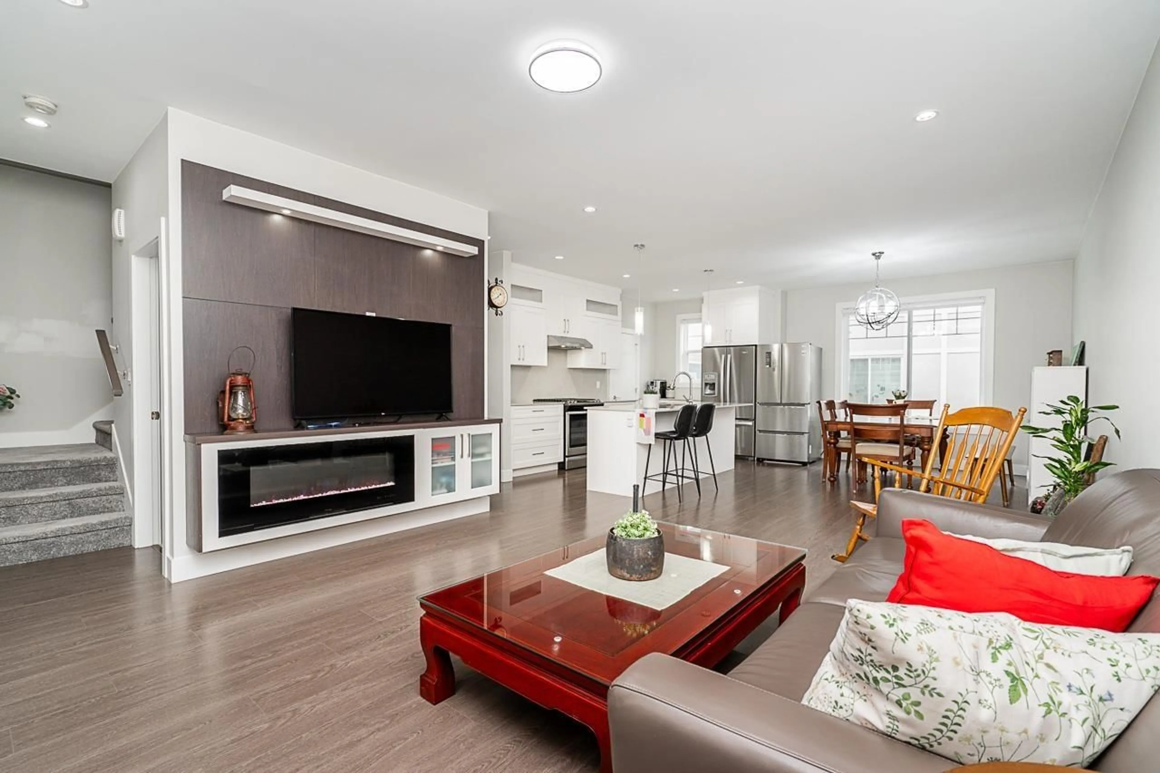 Living room with furniture, wood/laminate floor for 59 - 19501 74 AVENUE, Surrey British Columbia V4N6V7