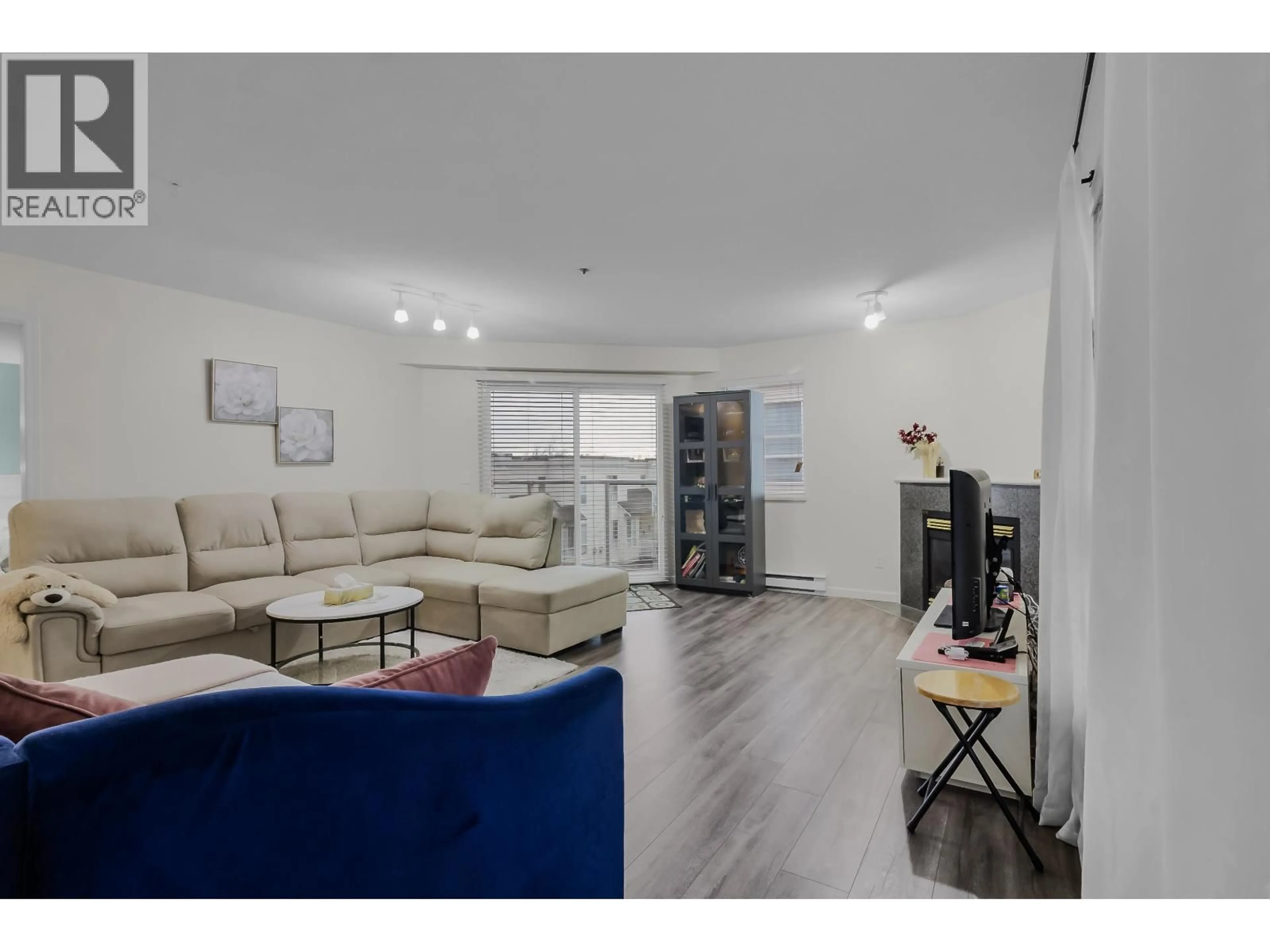 Living room with furniture, wood/laminate floor for 64 - 2727 KENT AVENUE NORTH, Vancouver British Columbia V5S3T9