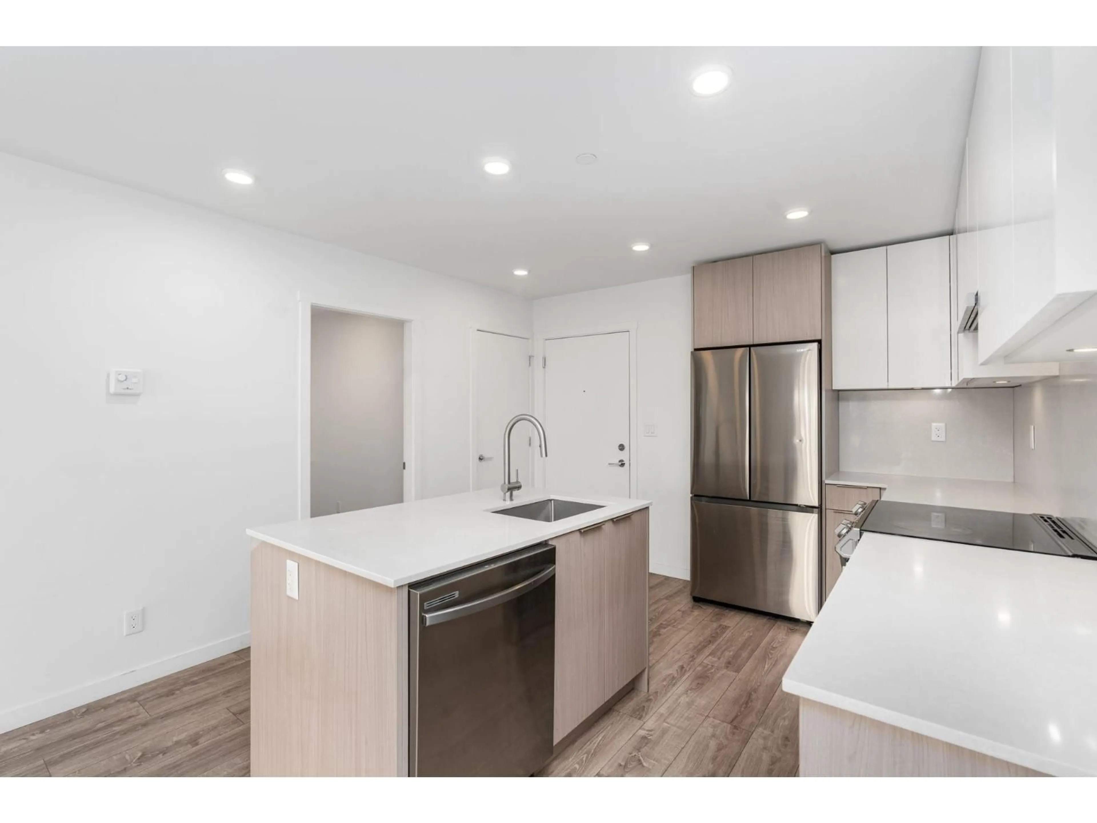 Open concept kitchen, unknown for 209 - 13969 96 AVENUE, Surrey British Columbia V3T4M2