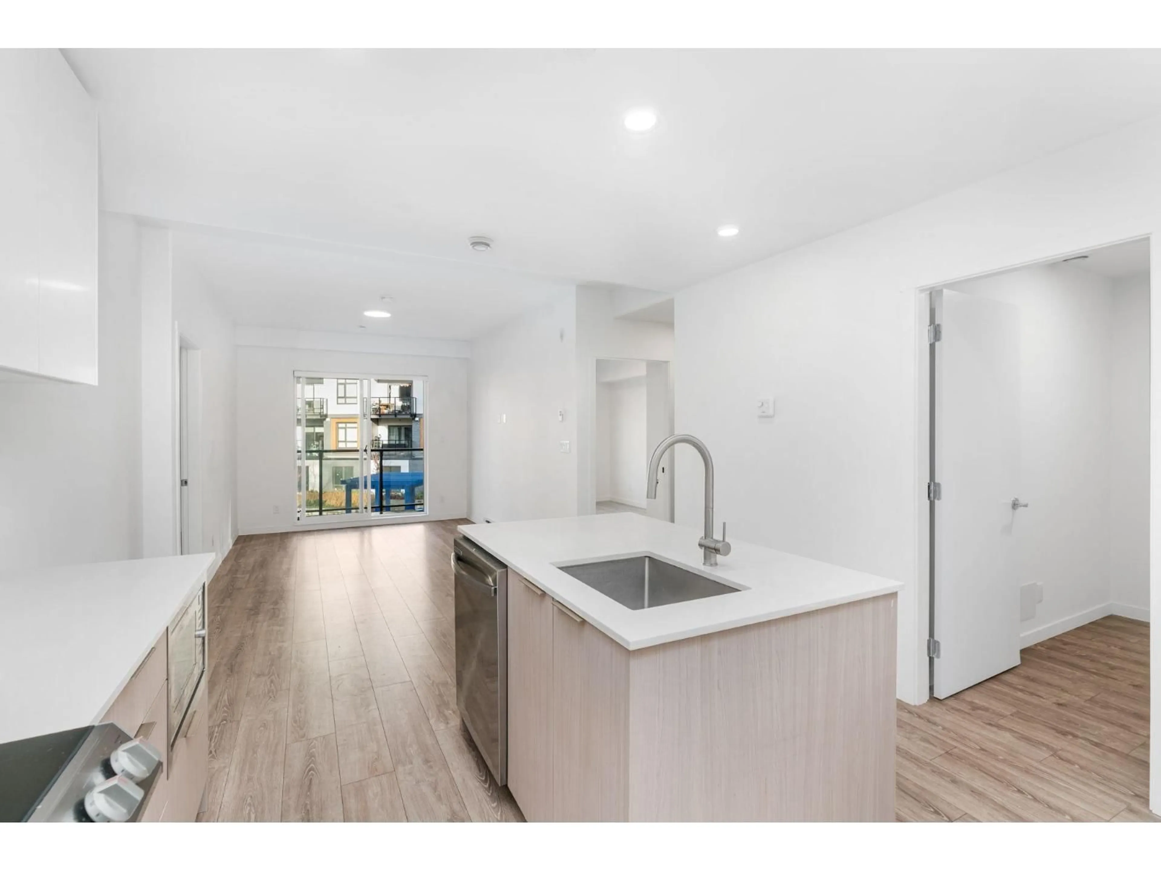 Open concept kitchen, unknown for 209 - 13969 96 AVENUE, Surrey British Columbia V3T4M2