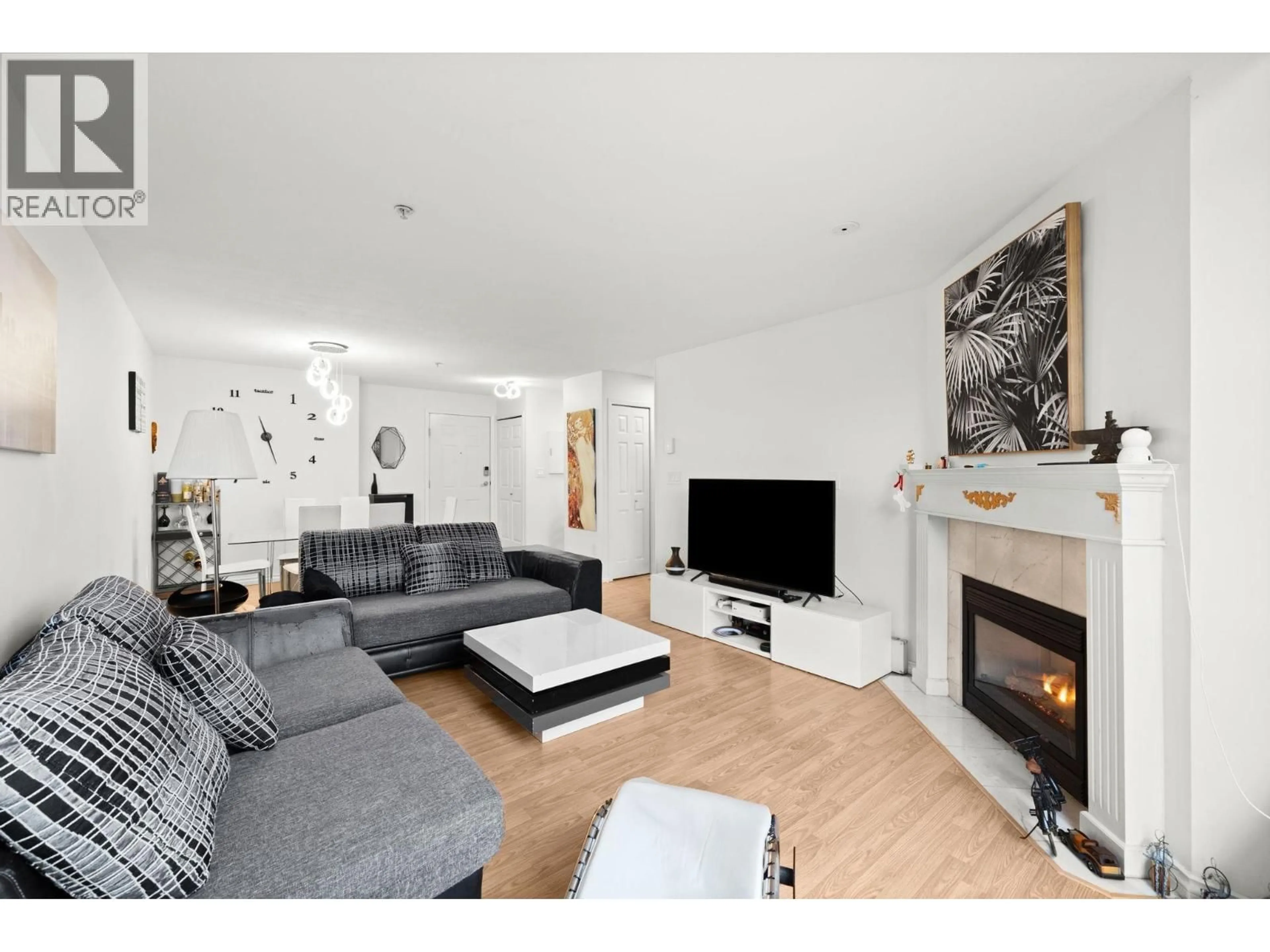 Living room with furniture, wood/laminate floor for 25 - 2378 RINDALL AVENUE, Port Coquitlam British Columbia V3C1V2