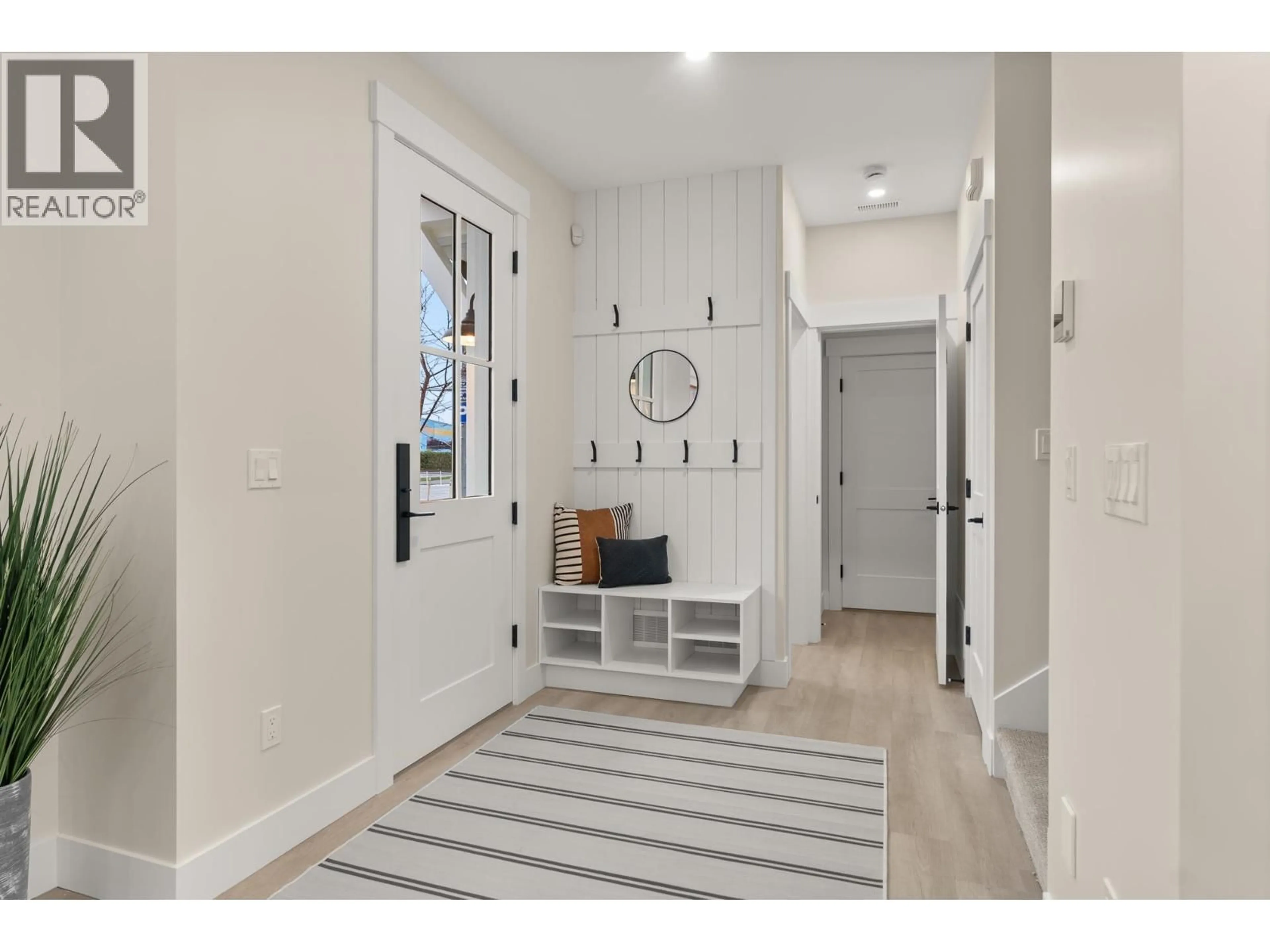 Indoor entryway for 3411 CHATHAM STREET, Richmond British Columbia V7E2Y9