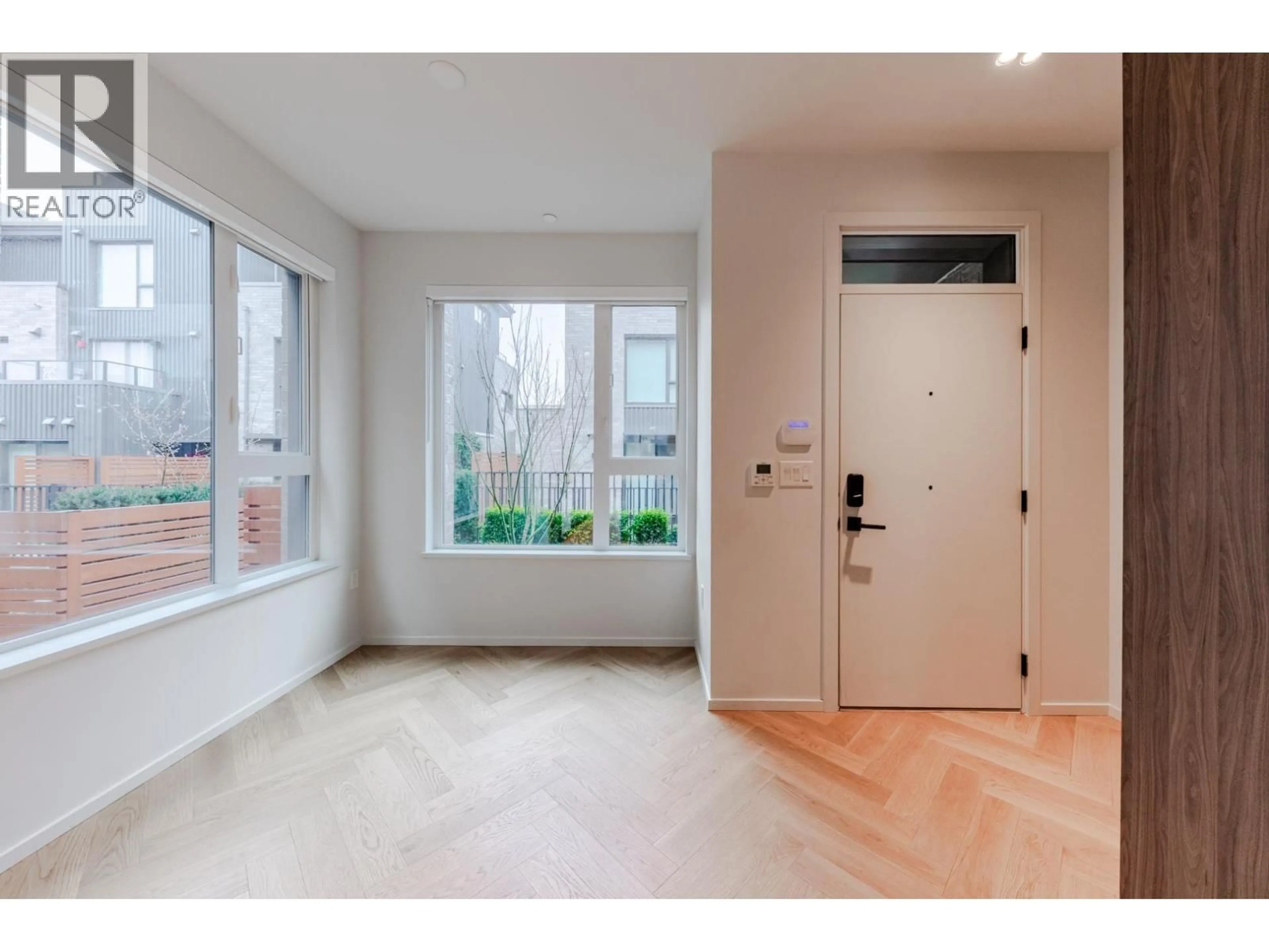 Indoor entryway for 131 - 765 49TH AVENUE, Vancouver British Columbia V5Z2S6