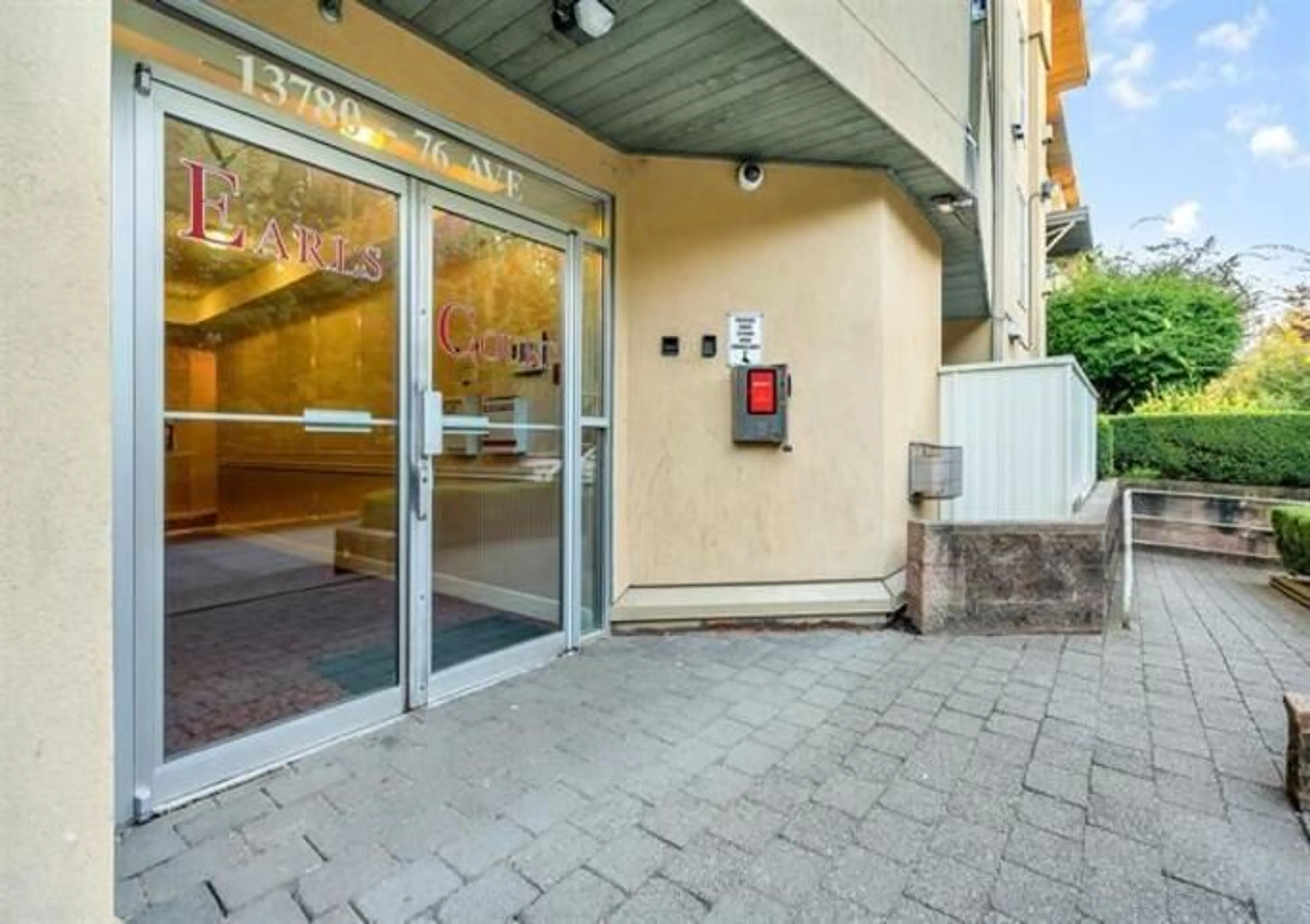 Indoor foyer for 313 - 13780 76 AVENUE, Surrey British Columbia V3W1E5