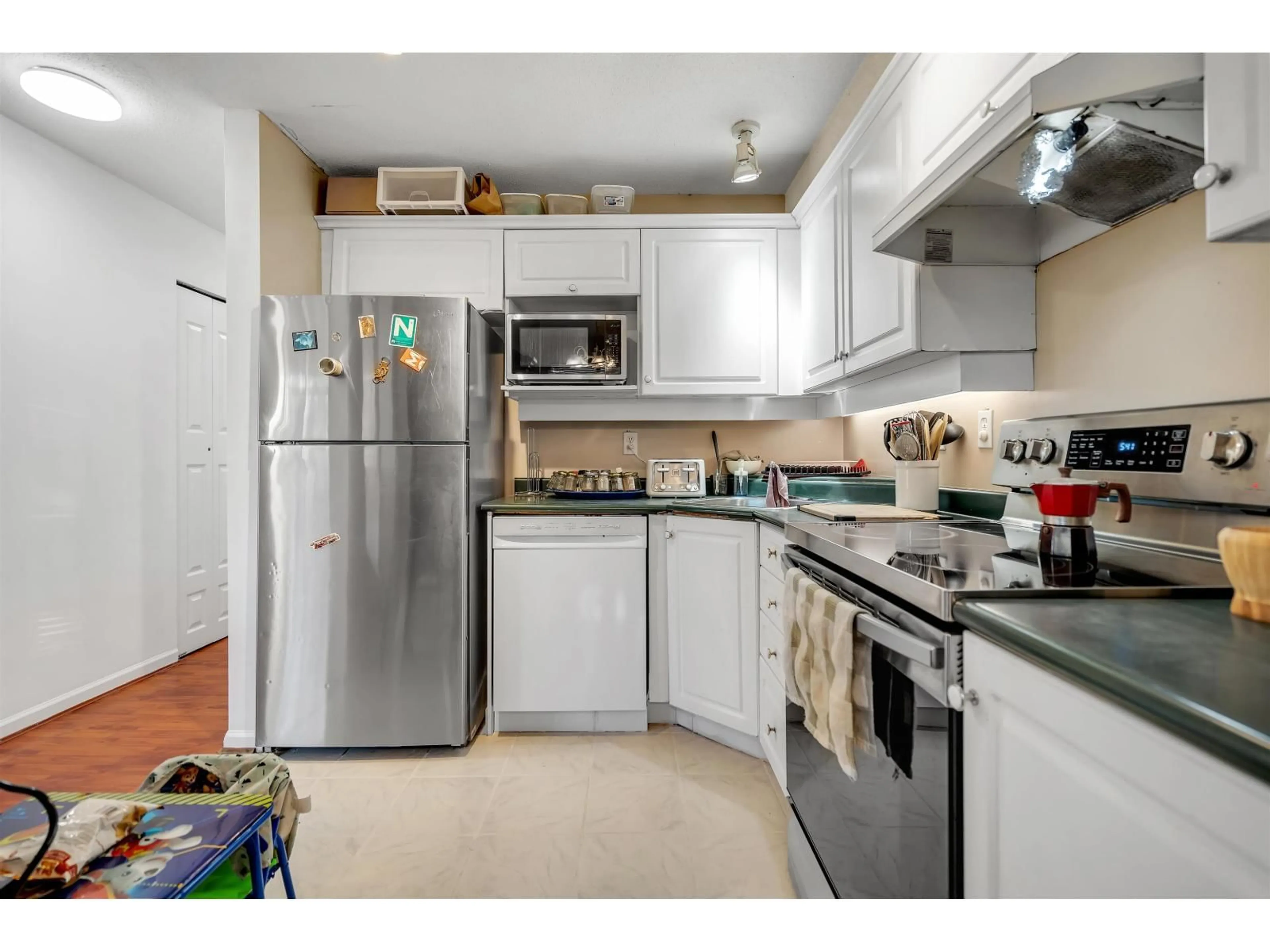 Standard kitchen, unknown for 313 - 13780 76 AVENUE, Surrey British Columbia V3W1E5