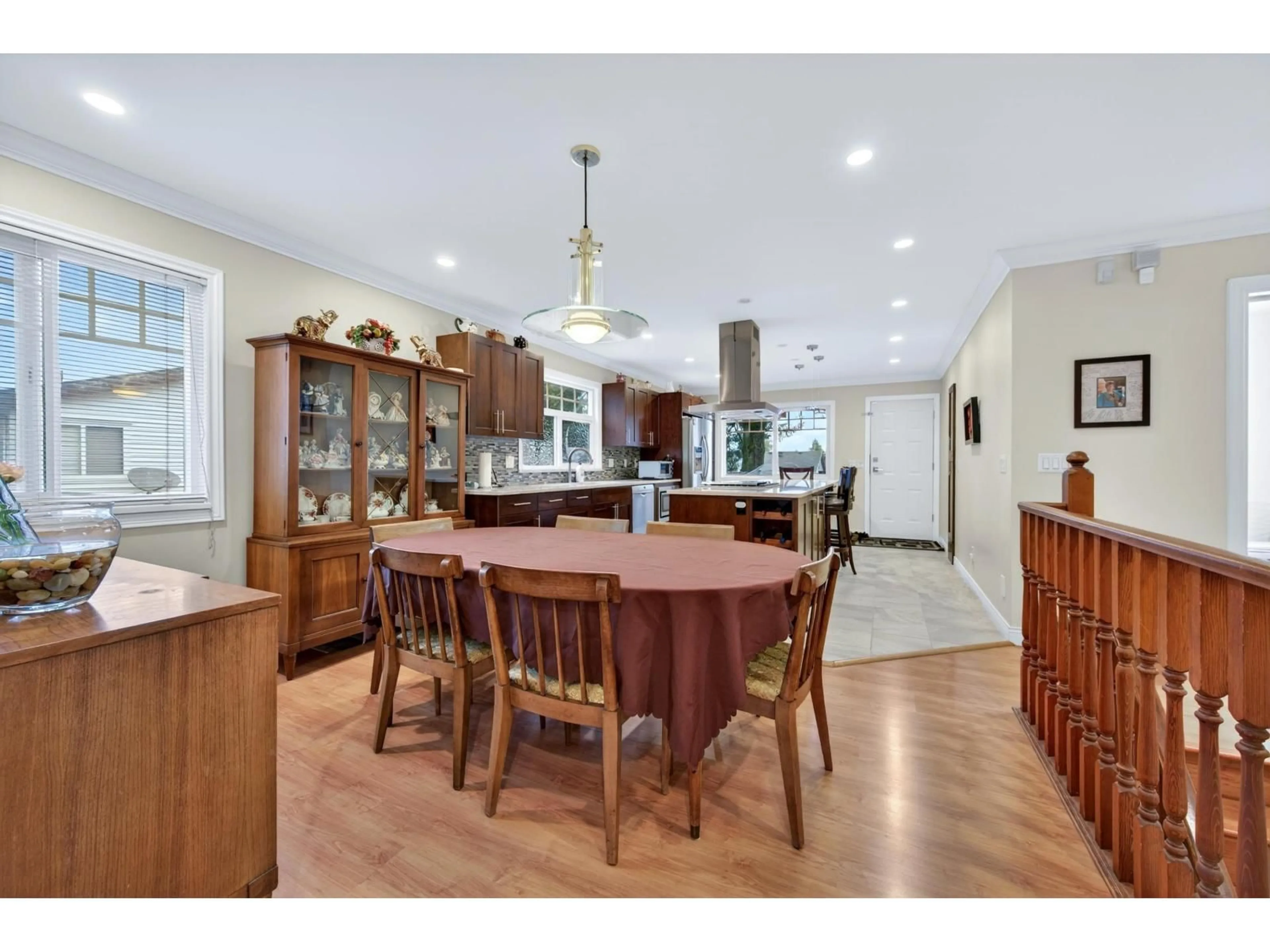 Open concept kitchen, unknown for 10014 156 STREET, Surrey British Columbia V3R4L5