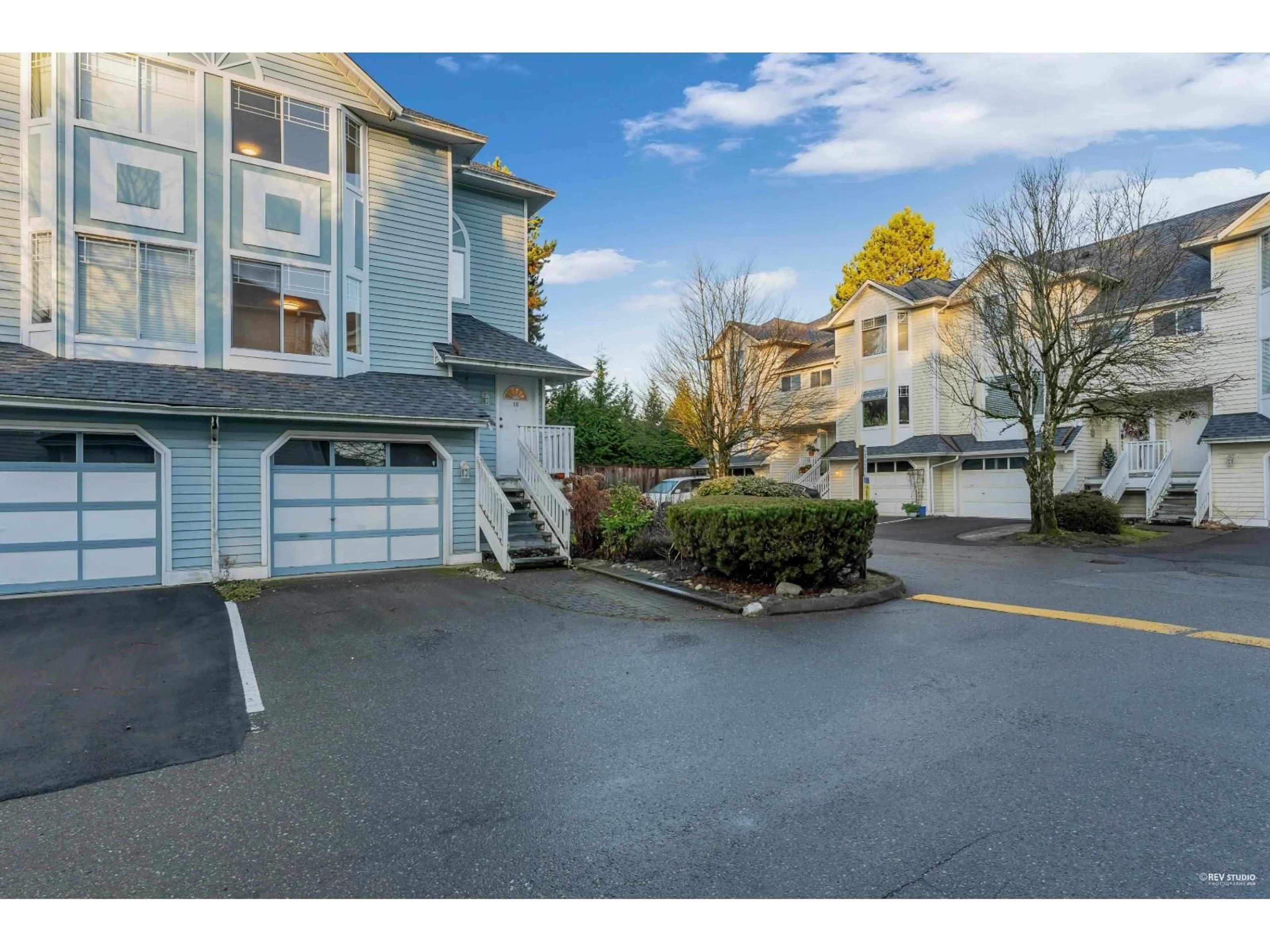 A pic from outside/outdoor area/front of a property/back of a property/a pic from drone, street for 16 - 15550 89 AVENUE, Surrey British Columbia V3R1N1