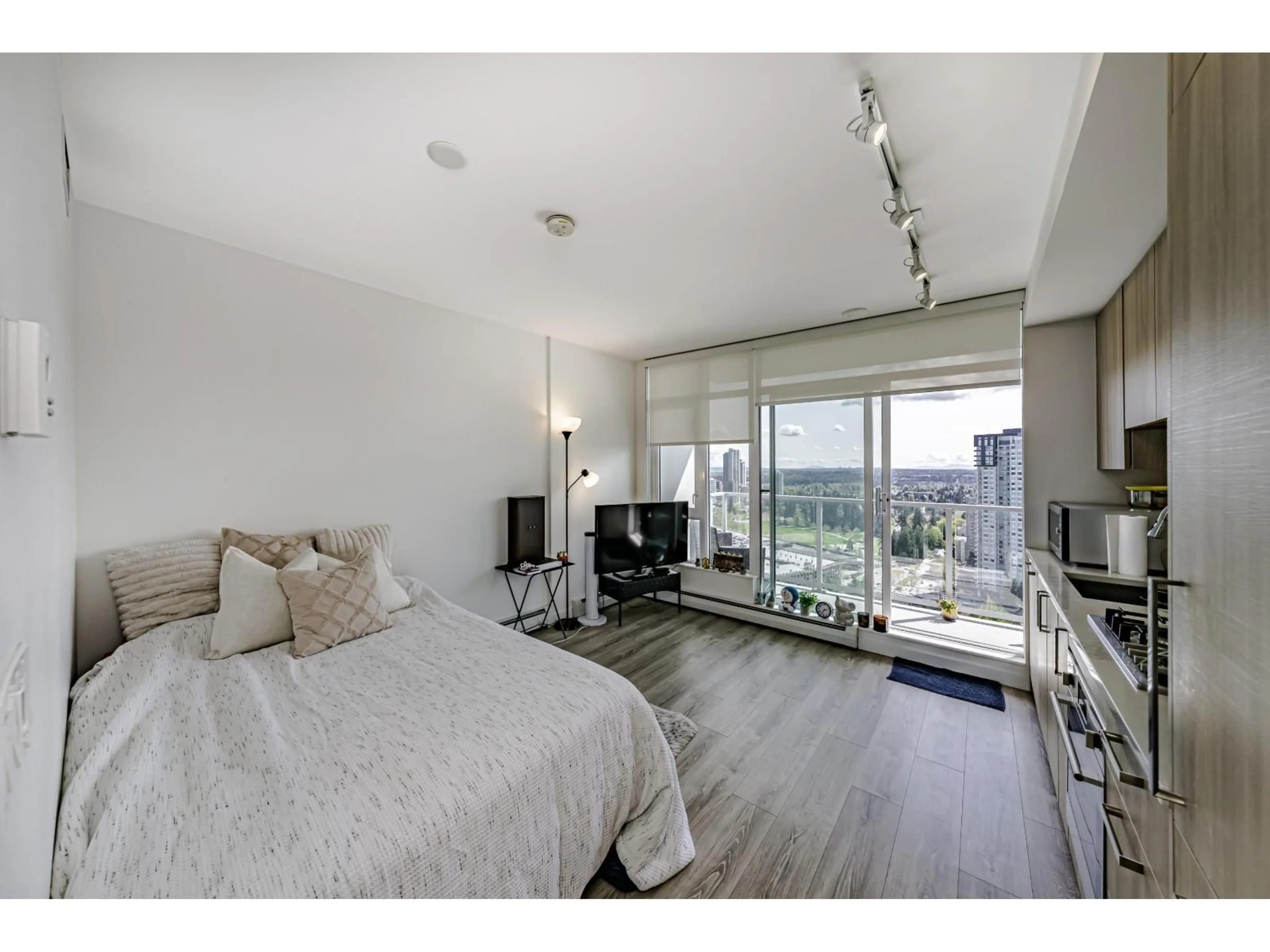 A pic of a room for 2809 - 13350 CENTRAL AVENUE, Surrey British Columbia V3T0S1