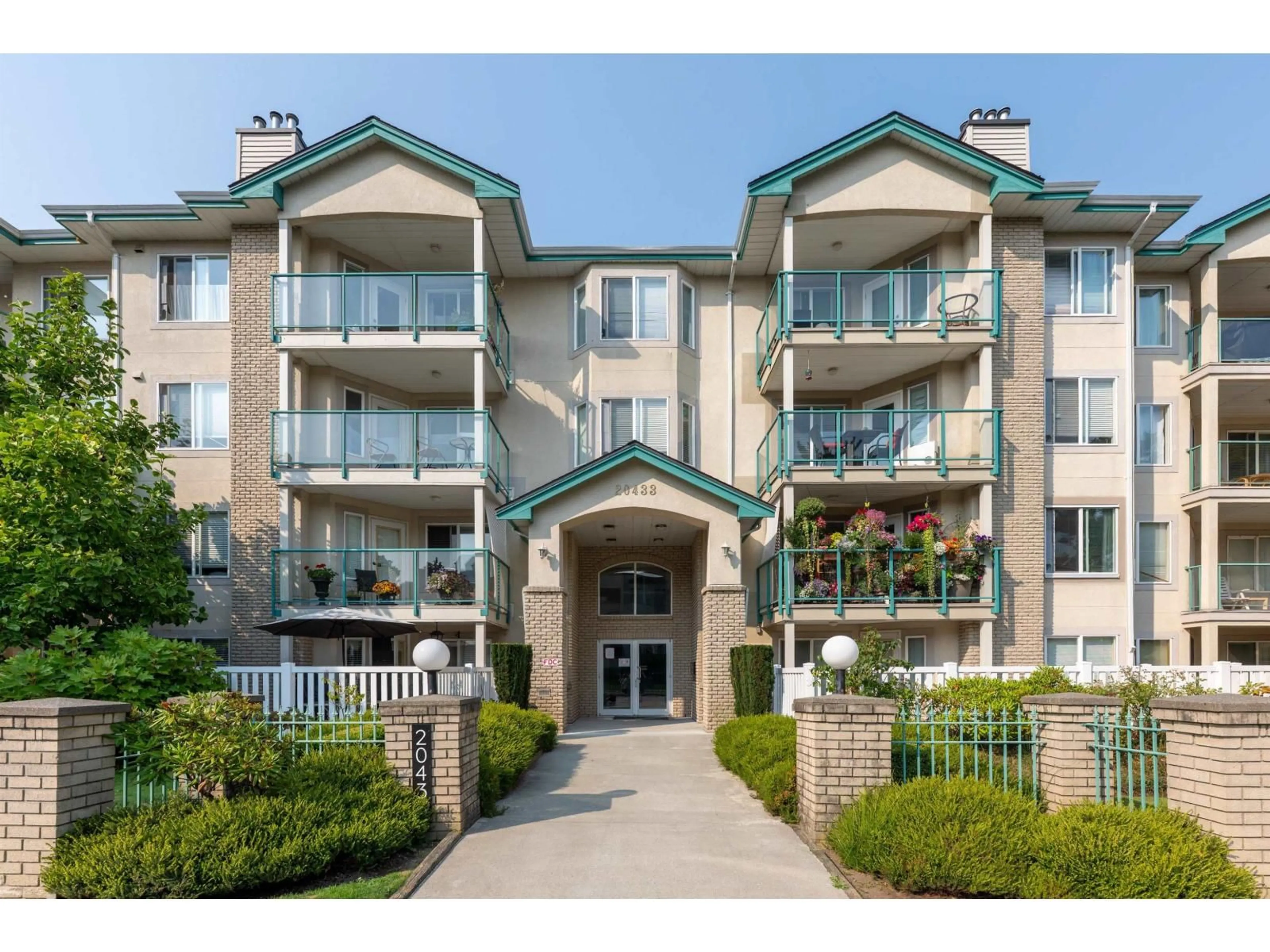 Indoor foyer for 102 - 20433 53 AVENUE, Langley British Columbia V3A7A6