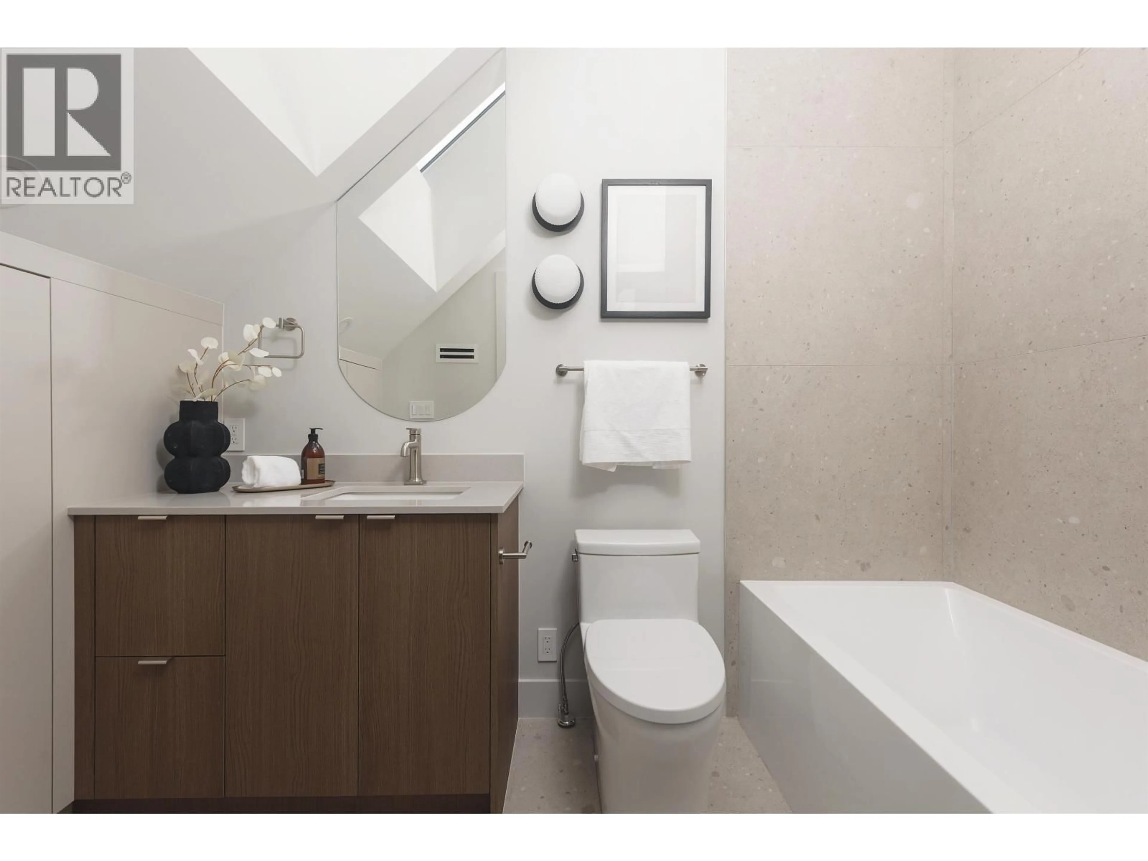 Standard bathroom, unknown for 2 - 2635 12TH AVENUE, Vancouver British Columbia V6K2P4