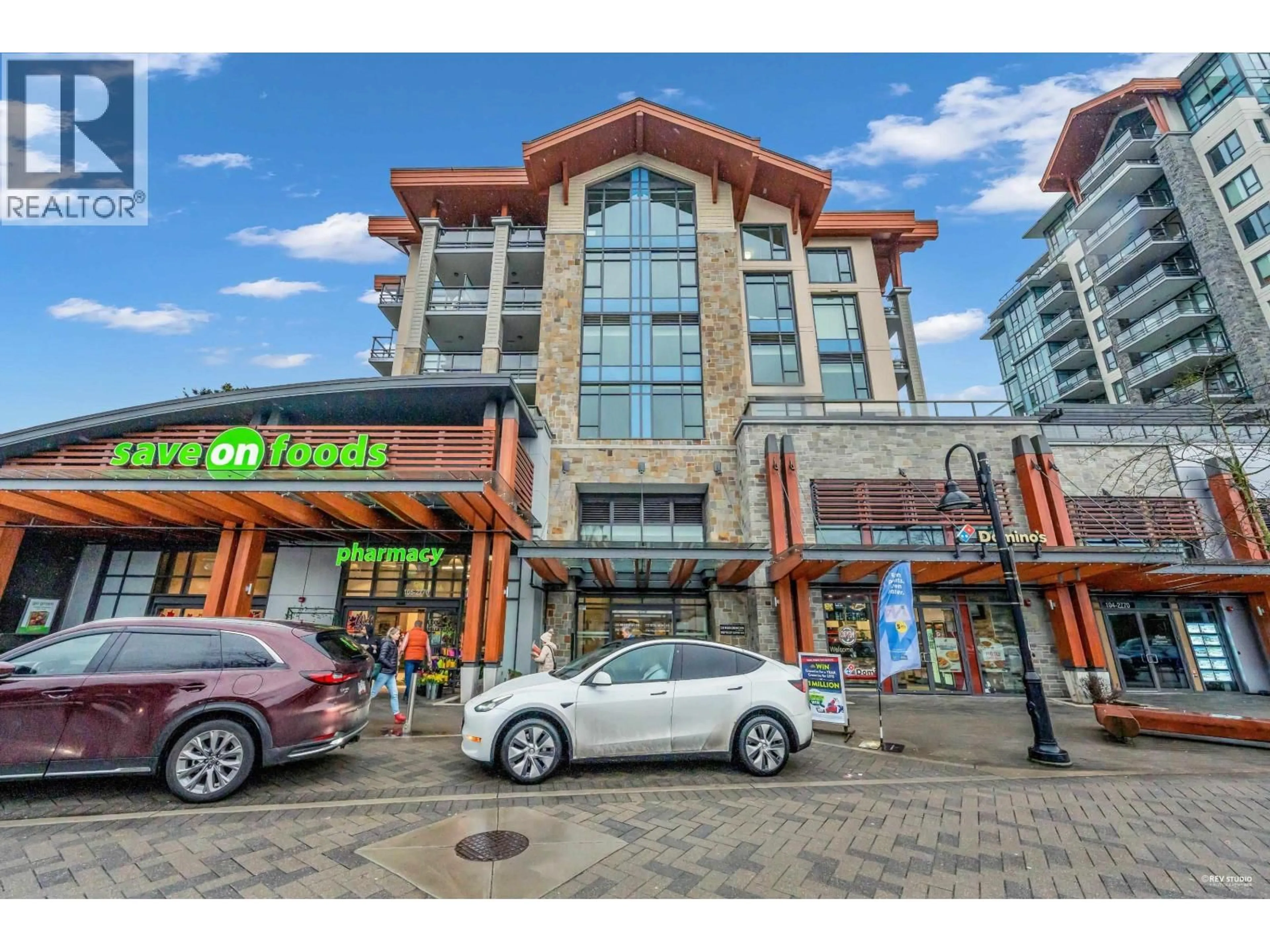 Indoor foyer for 607 - 2780 VALLEY CENTRE AVENUE, North Vancouver British Columbia V7J0C4