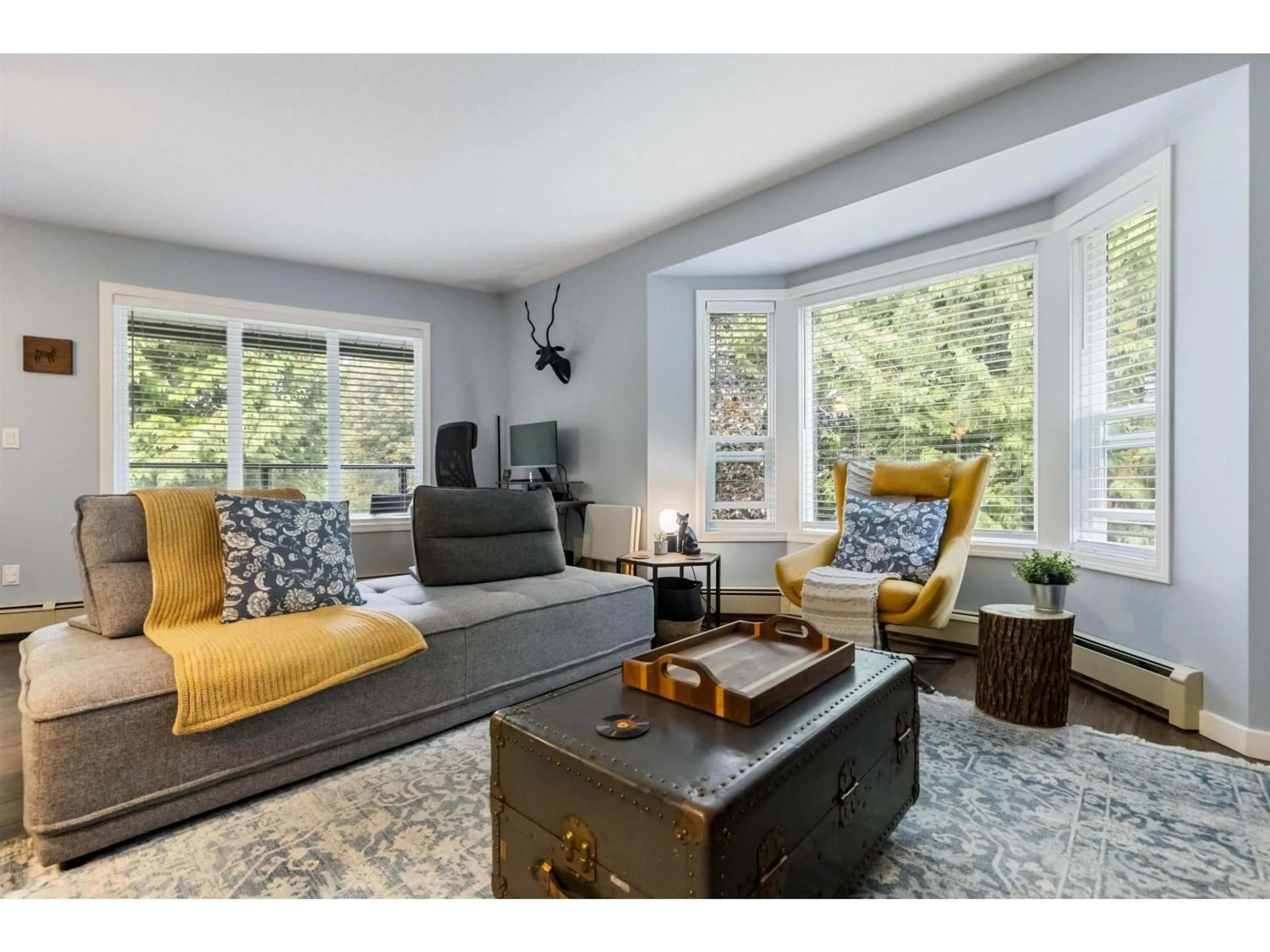 Living room with furniture, unknown for 315 - 2700 MCCALLUM ROAD, Abbotsford British Columbia V2S6X9