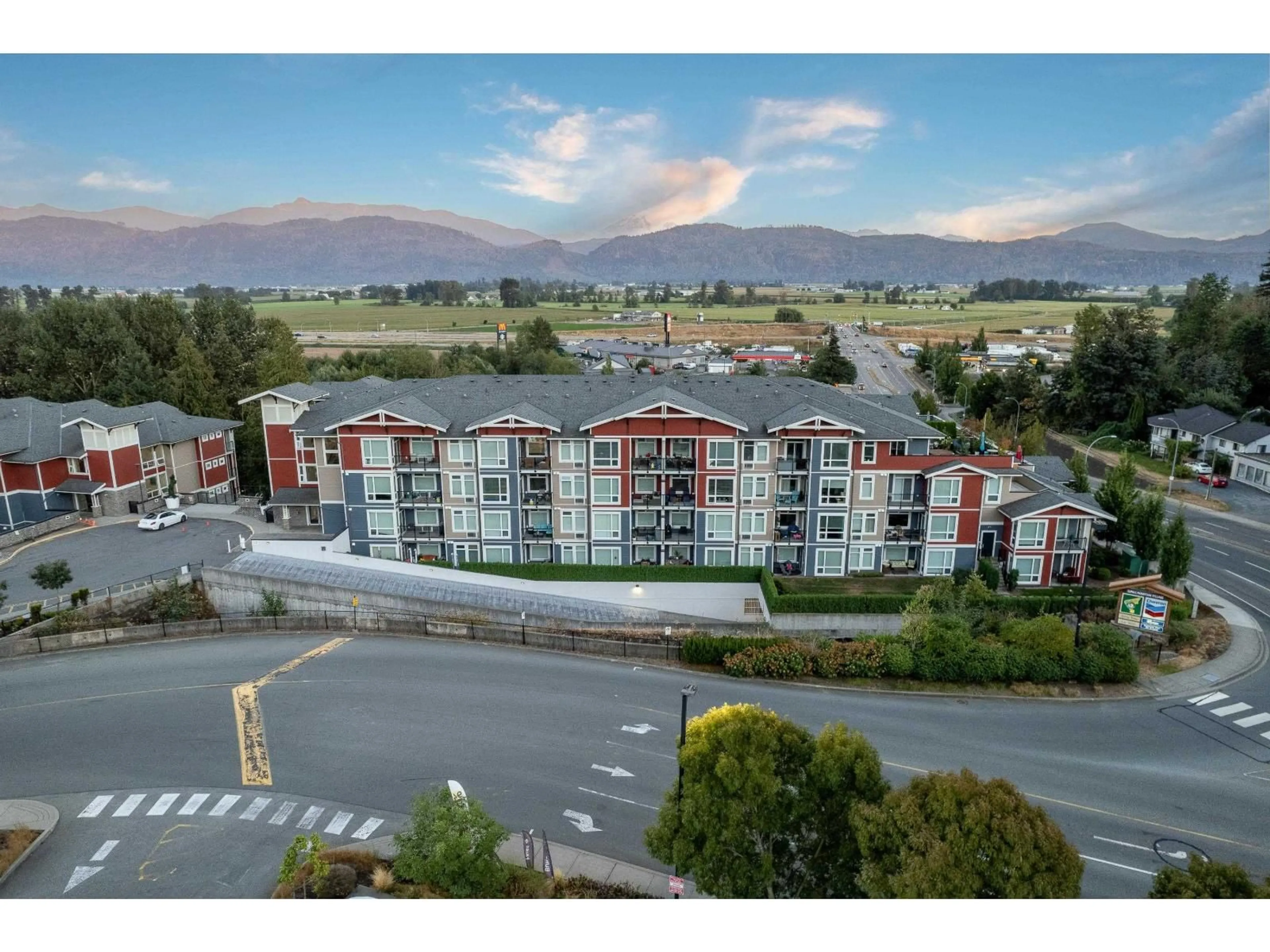 A pic from outside/outdoor area/front of a property/back of a property/a pic from drone, mountain view for 406 - 2242 WHATCOM ROAD, Abbotsford British Columbia V3G0G3