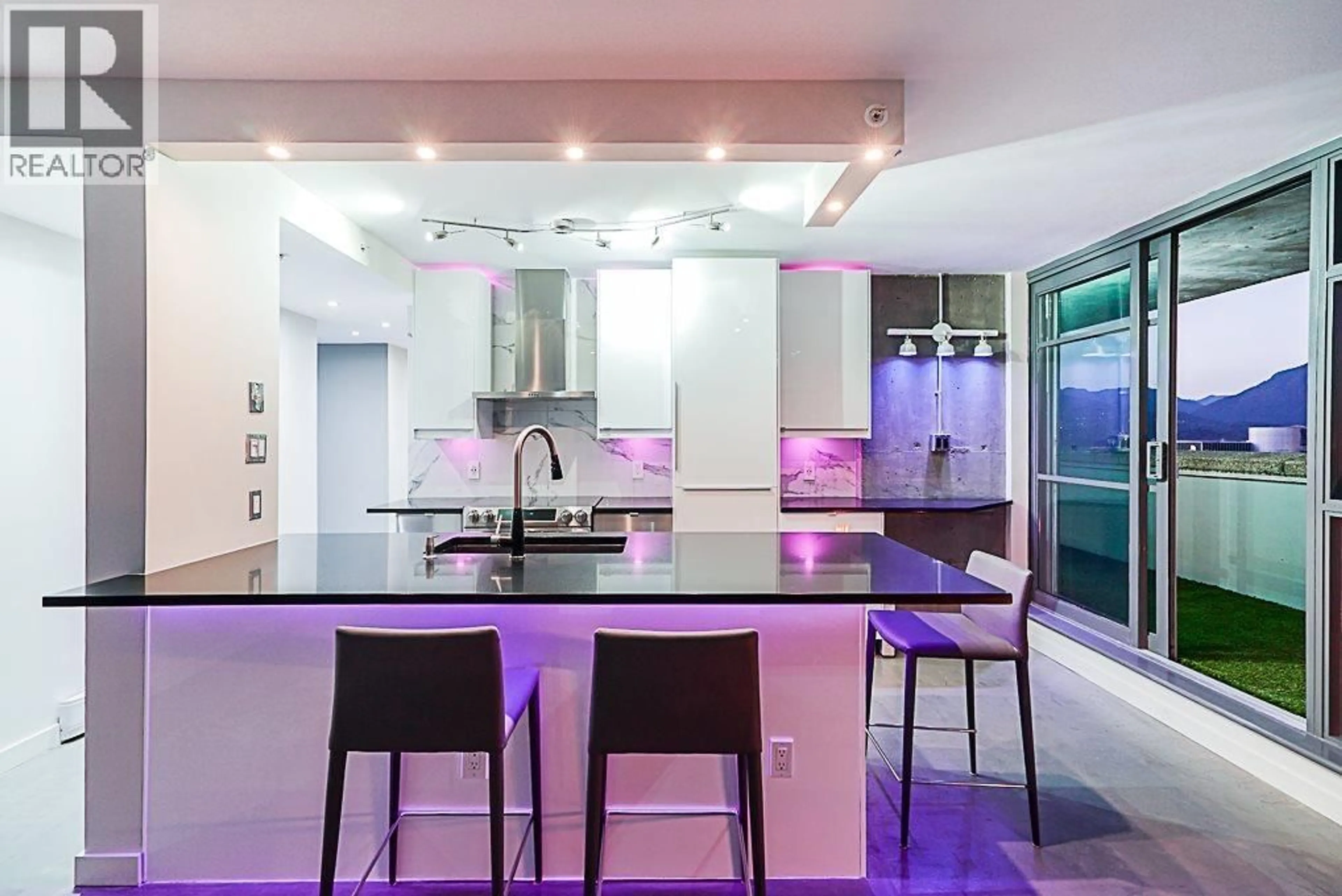 Contemporary kitchen, ceramic/tile floor for 3004 - 438 SEYMOUR STREET, Vancouver British Columbia V6B6H4