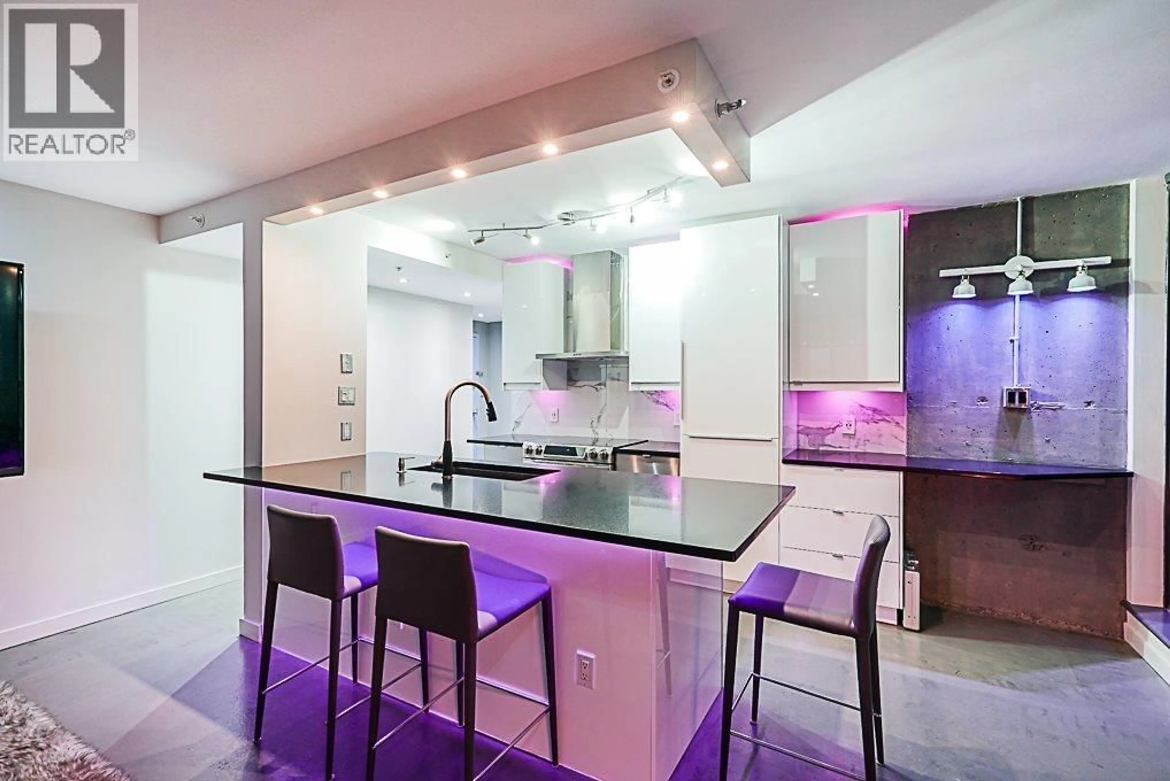 Contemporary kitchen, ceramic/tile floor for 3004 - 438 SEYMOUR STREET, Vancouver British Columbia V6B6H4