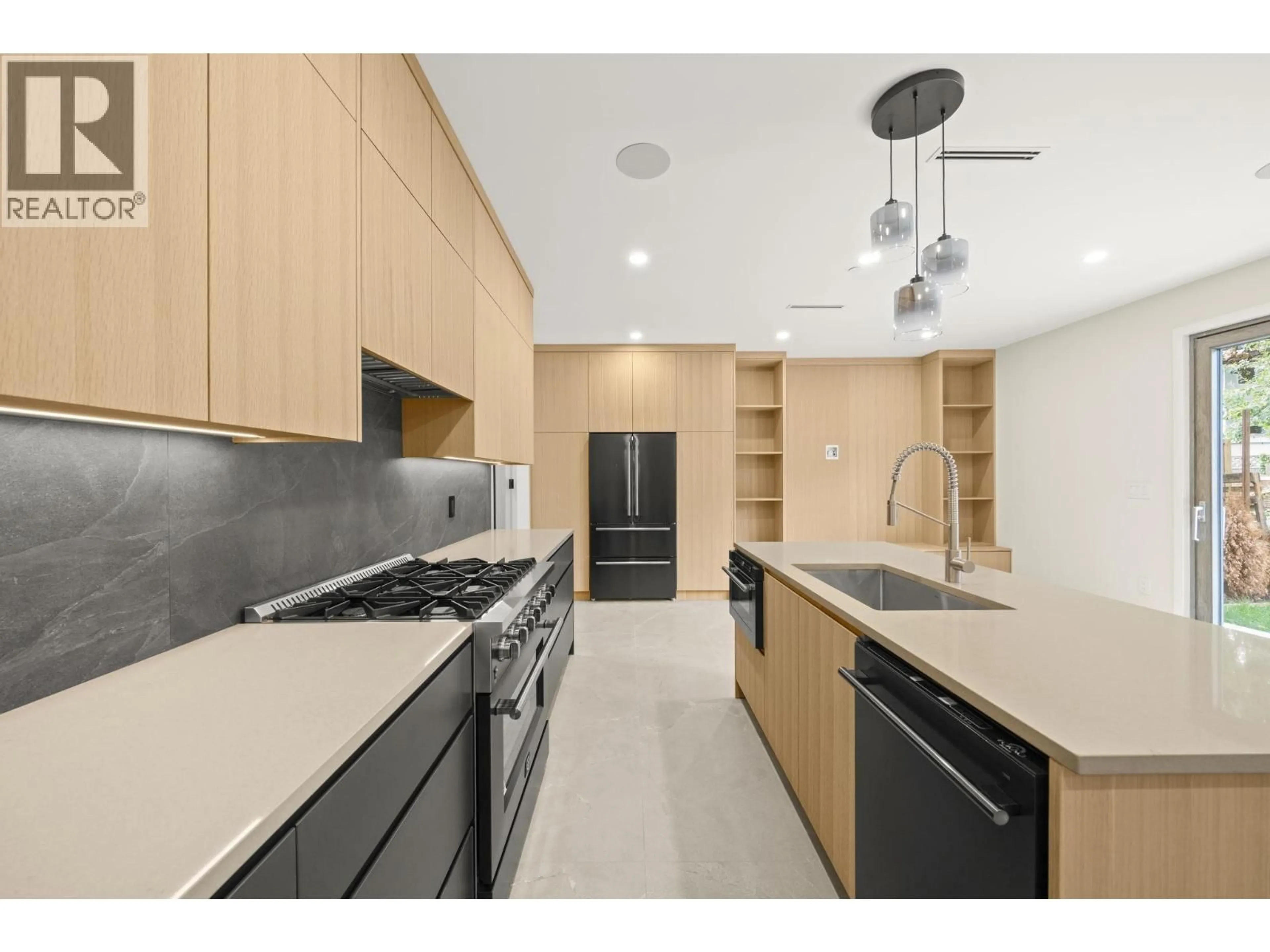 Unknown for 1 - 2091 20TH AVENUE, Vancouver British Columbia V5N2L1