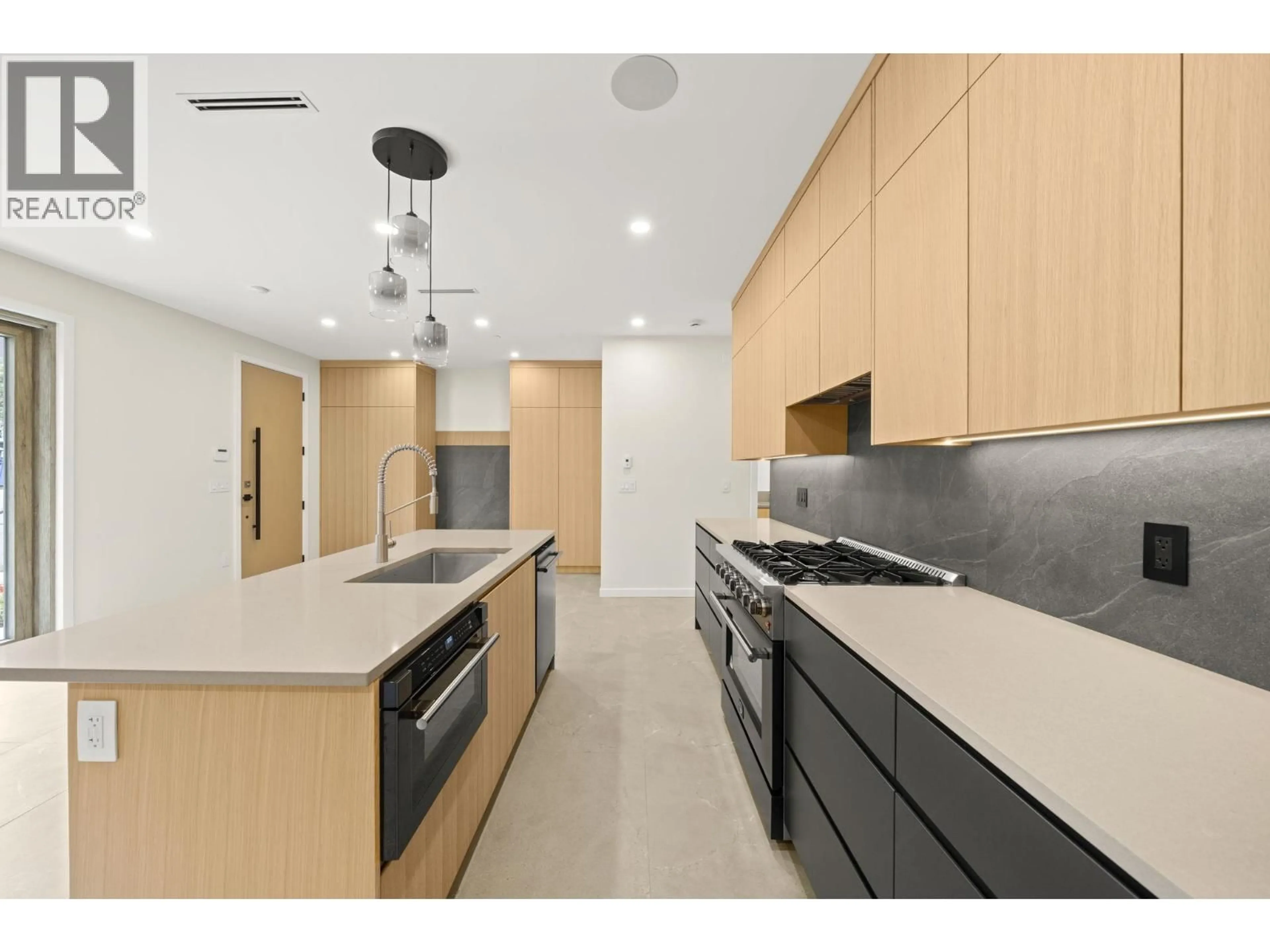 Unknown for 1 - 2091 20TH AVENUE, Vancouver British Columbia V5N2L1