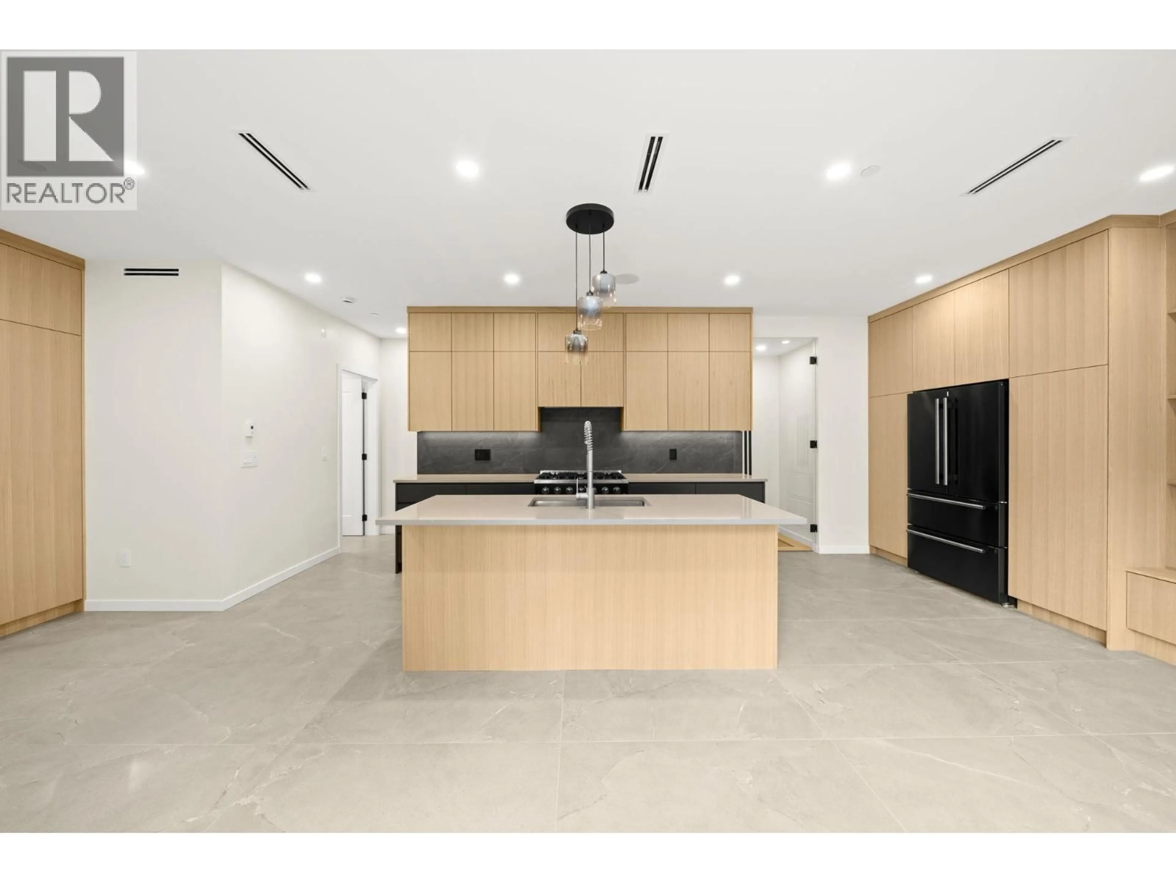 Open concept kitchen, ceramic/tile floor for 1 - 2091 20TH AVENUE, Vancouver British Columbia V5N2L1