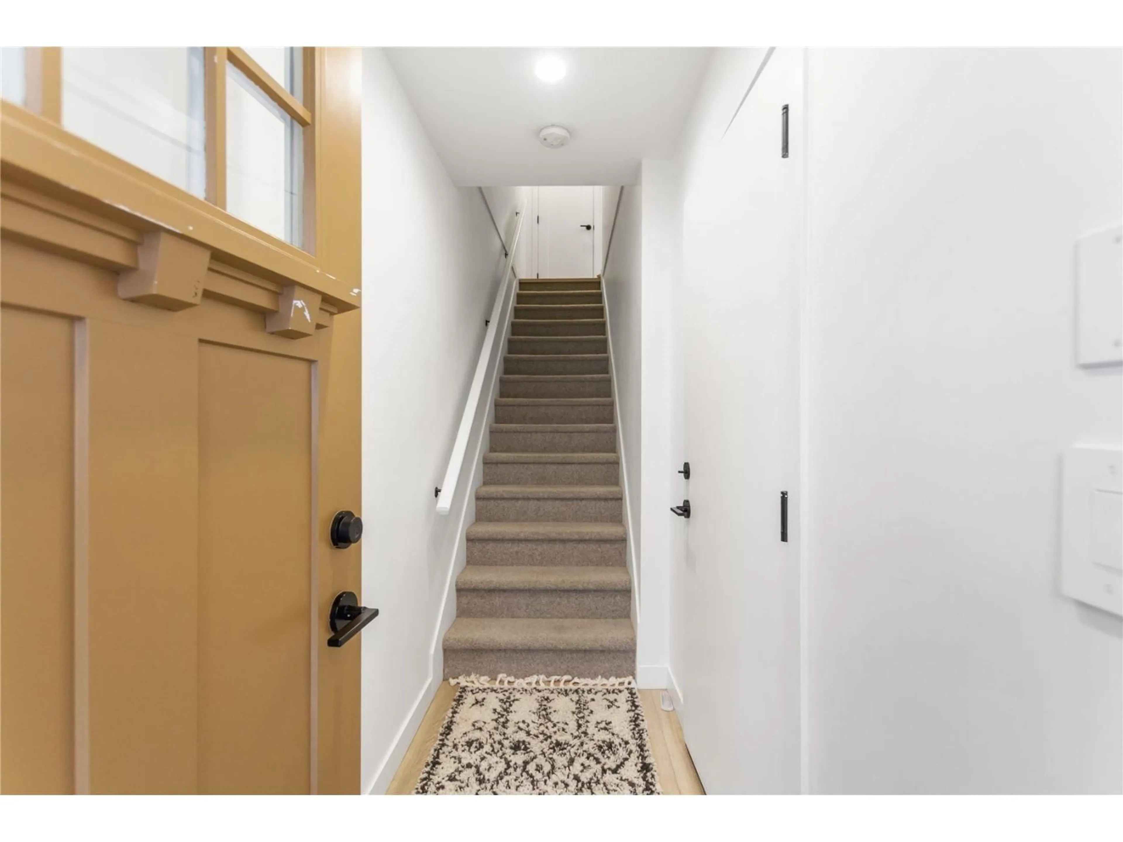 Indoor entryway for 4 - 7937 206 STREET, Langley British Columbia V2Y1X6