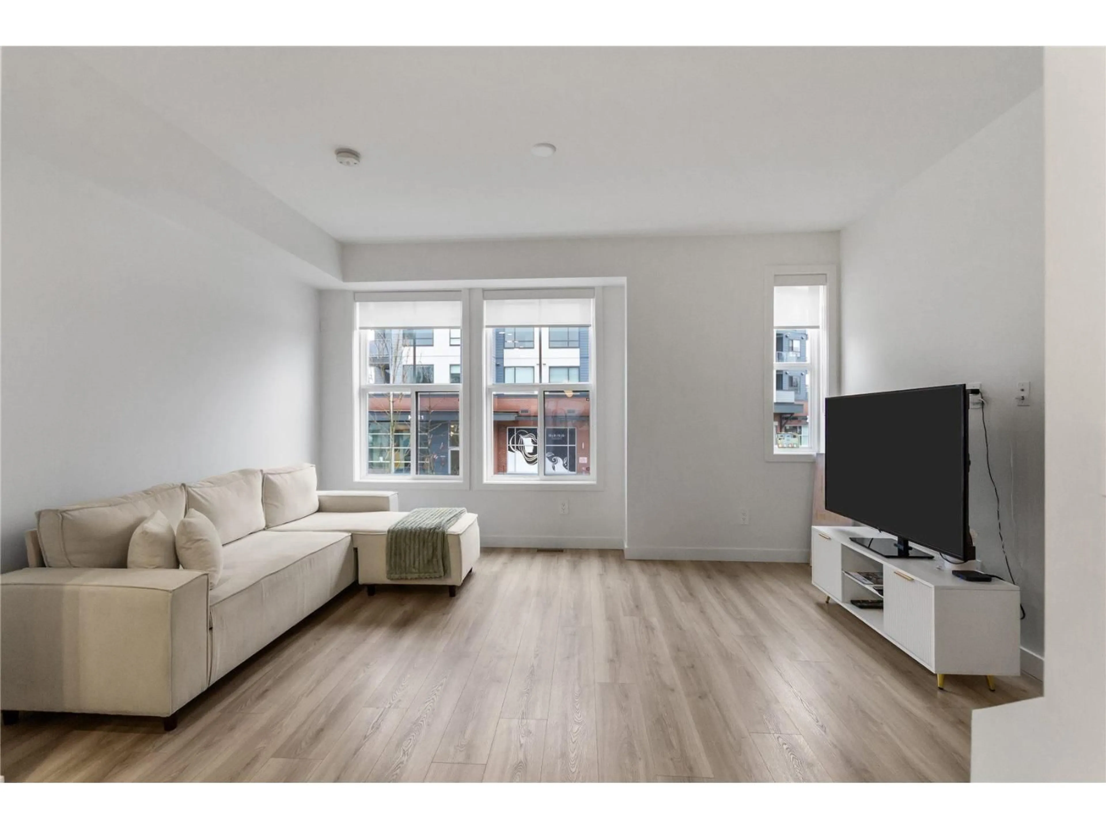 Living room with furniture, wood/laminate floor for 4 - 7937 206 STREET, Langley British Columbia V2Y1X6