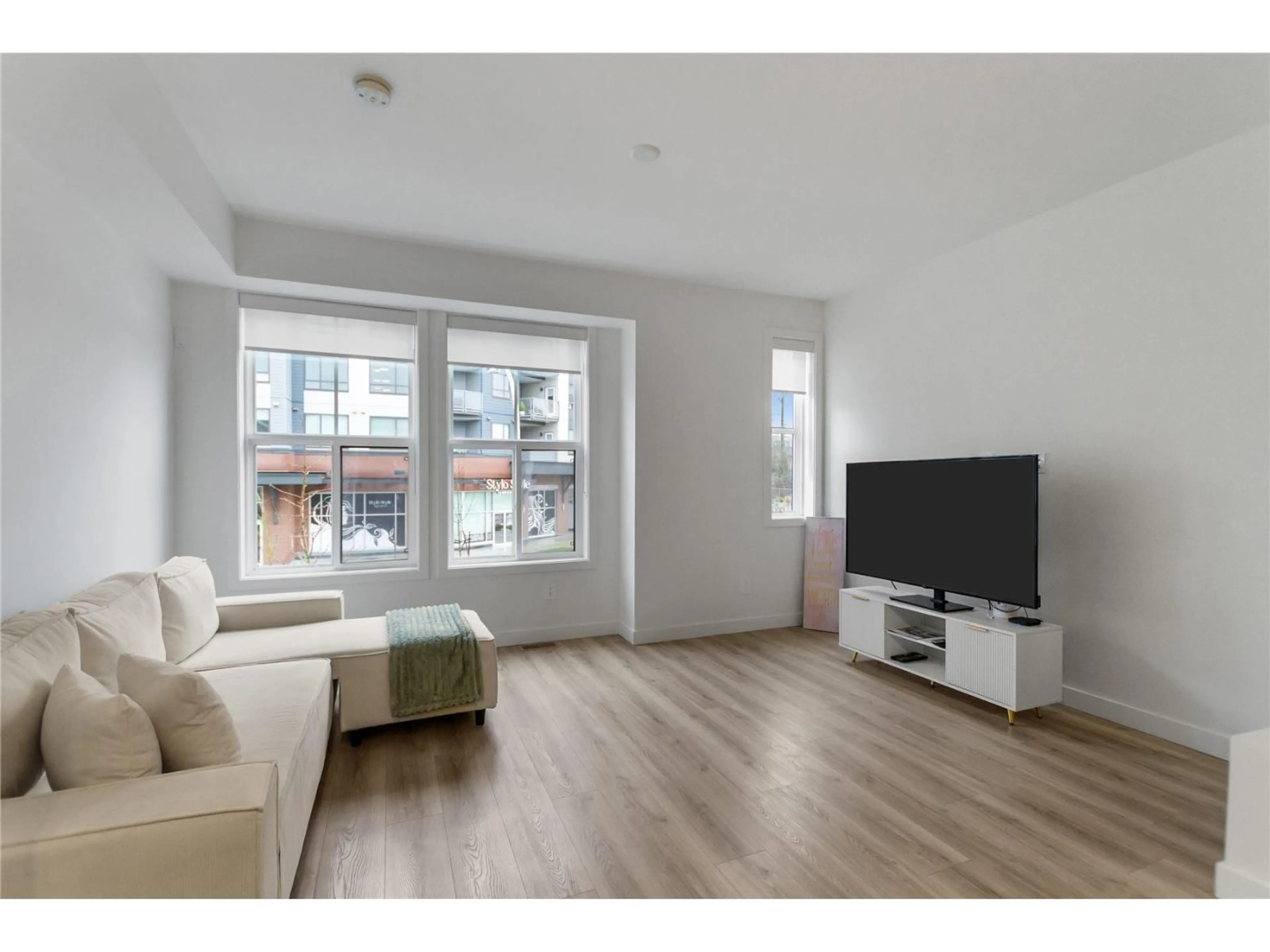 Living room with furniture, wood/laminate floor for 4 - 7937 206 STREET, Langley British Columbia V2Y1X6