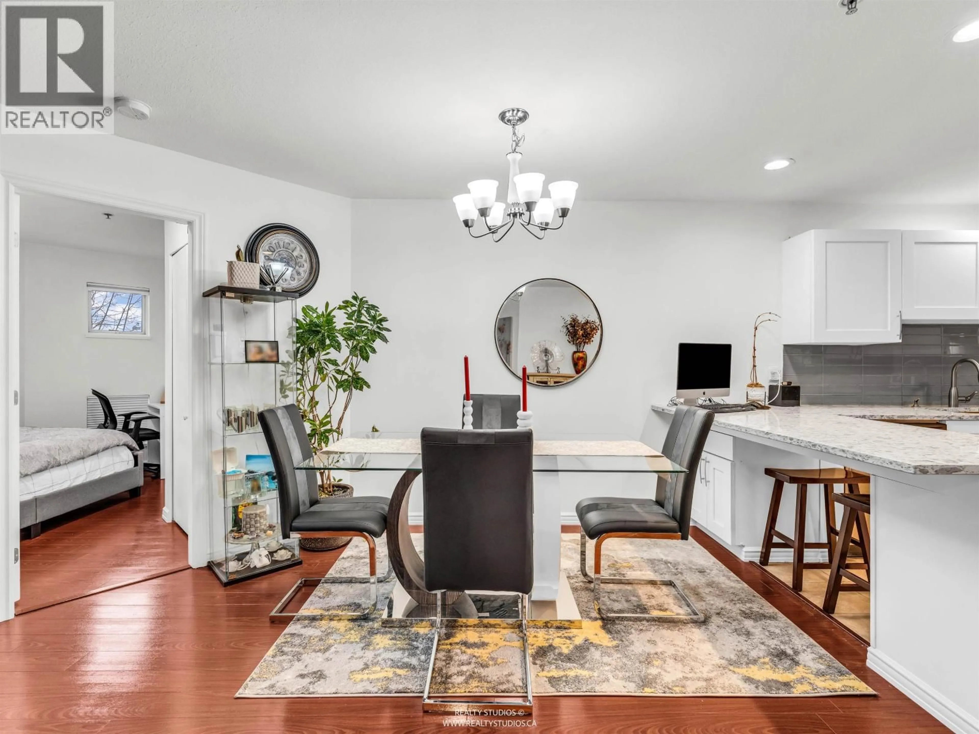 Living room with furniture, unknown for 402 - 2983 CAMBRIDGE STREET, Port Coquitlam British Columbia V3B7N7