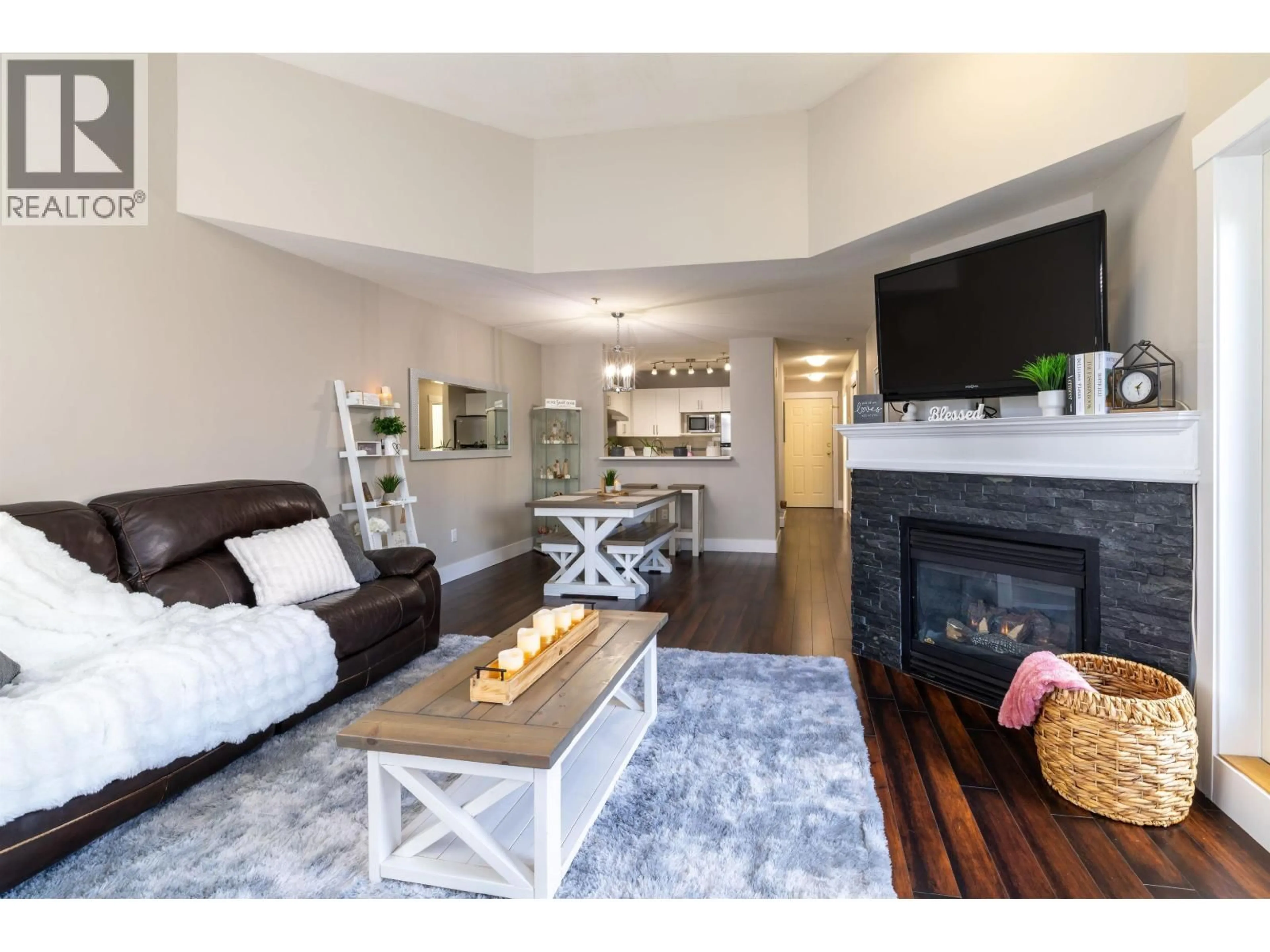 Living room with furniture, wood/laminate floor for 410 - 12207 224 STREET, Maple Ridge British Columbia V2X6B9