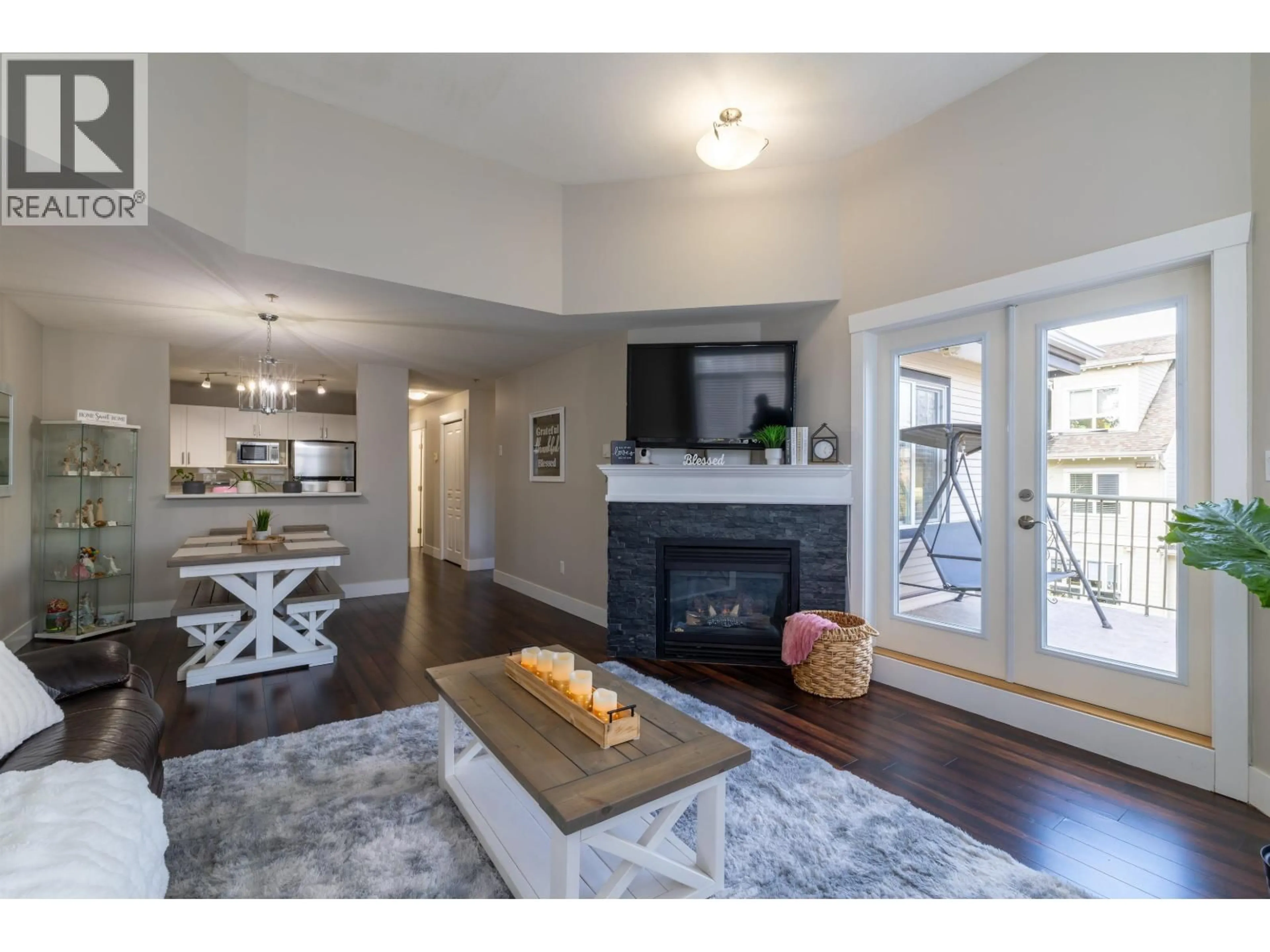 Living room with furniture, wood/laminate floor for 410 - 12207 224 STREET, Maple Ridge British Columbia V2X6B9