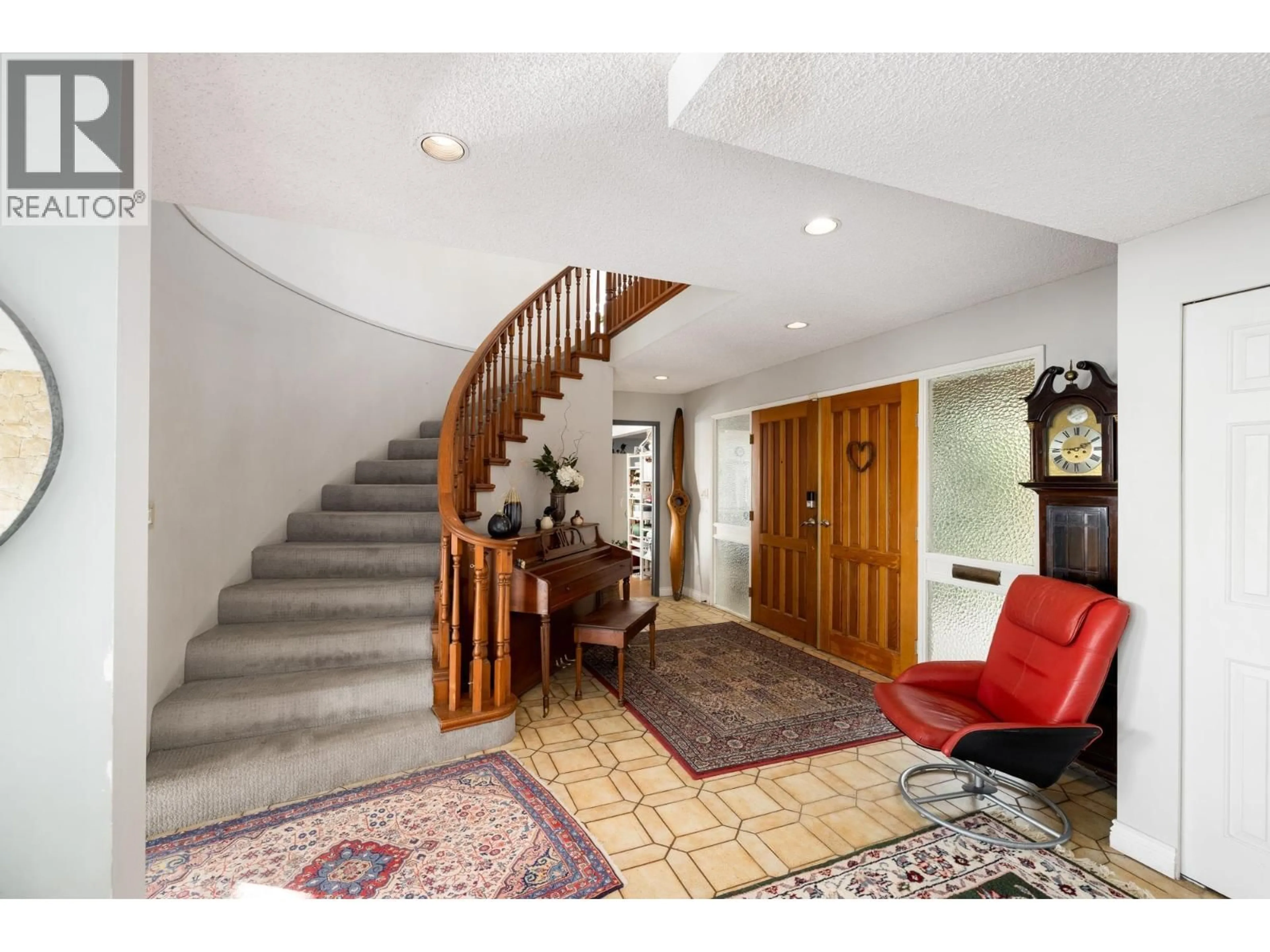 Indoor foyer for 2346 WESTHILL DRIVE, West Vancouver British Columbia V7S2Z5