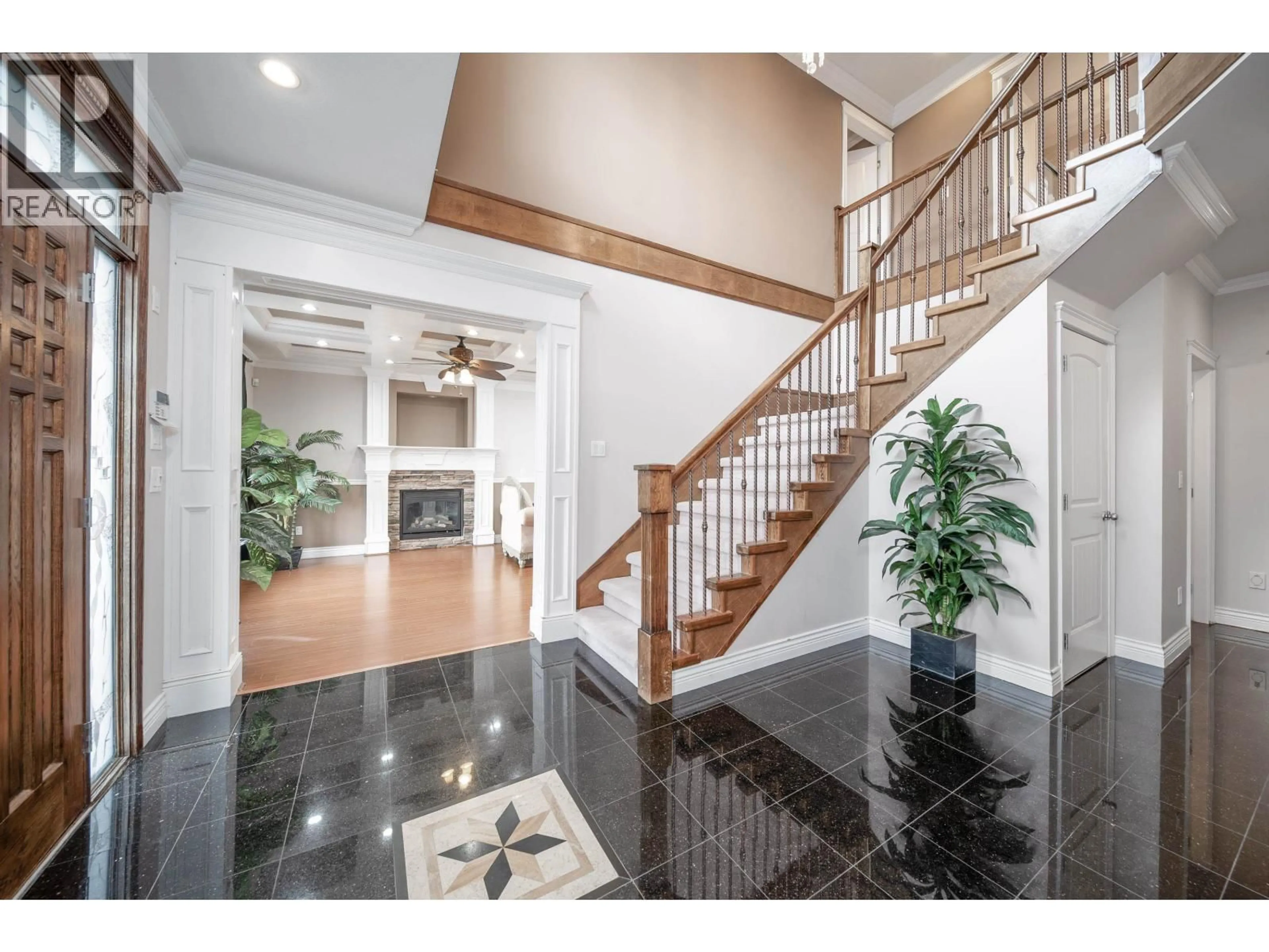 Indoor foyer for 6391 NEVILLE STREET, Burnaby British Columbia V5E1A5