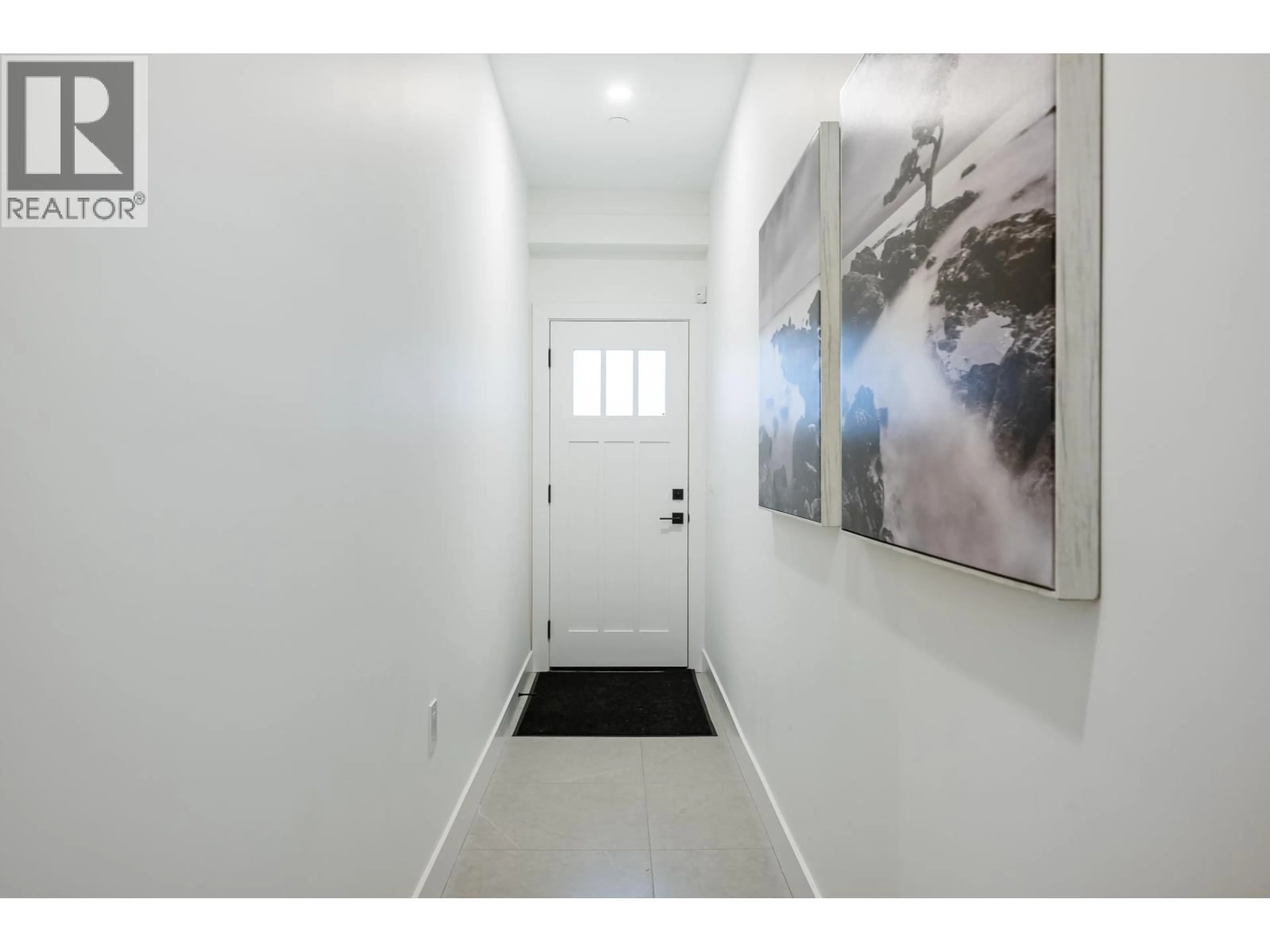 Indoor entryway for 3 - 4829 48 AVENUE, Ladner British Columbia V4K1V2