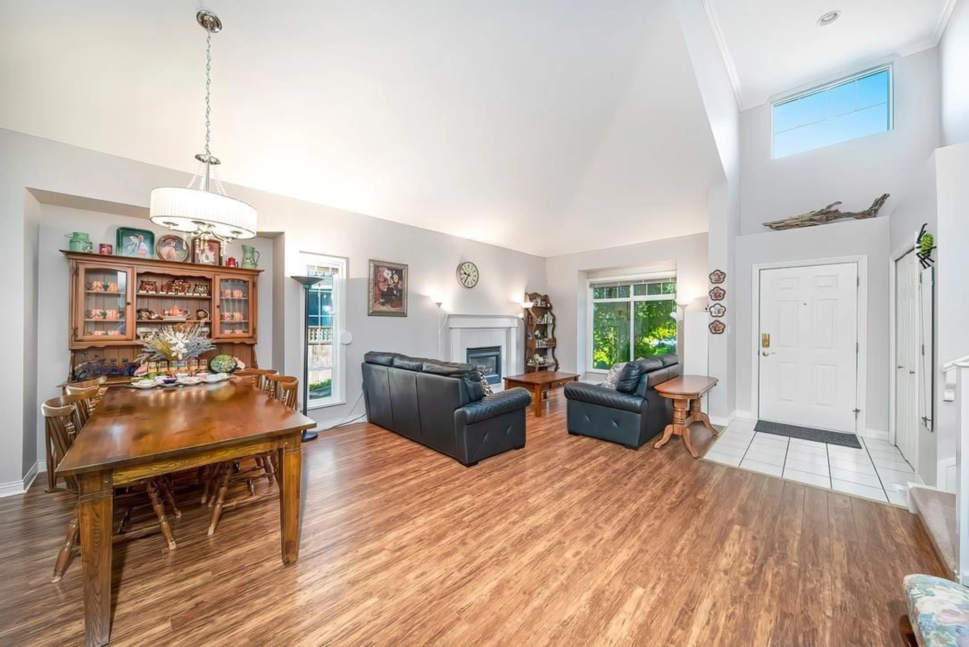 Living room with furniture, unknown for 14766 31 AVENUE, Surrey British Columbia V4P3E7