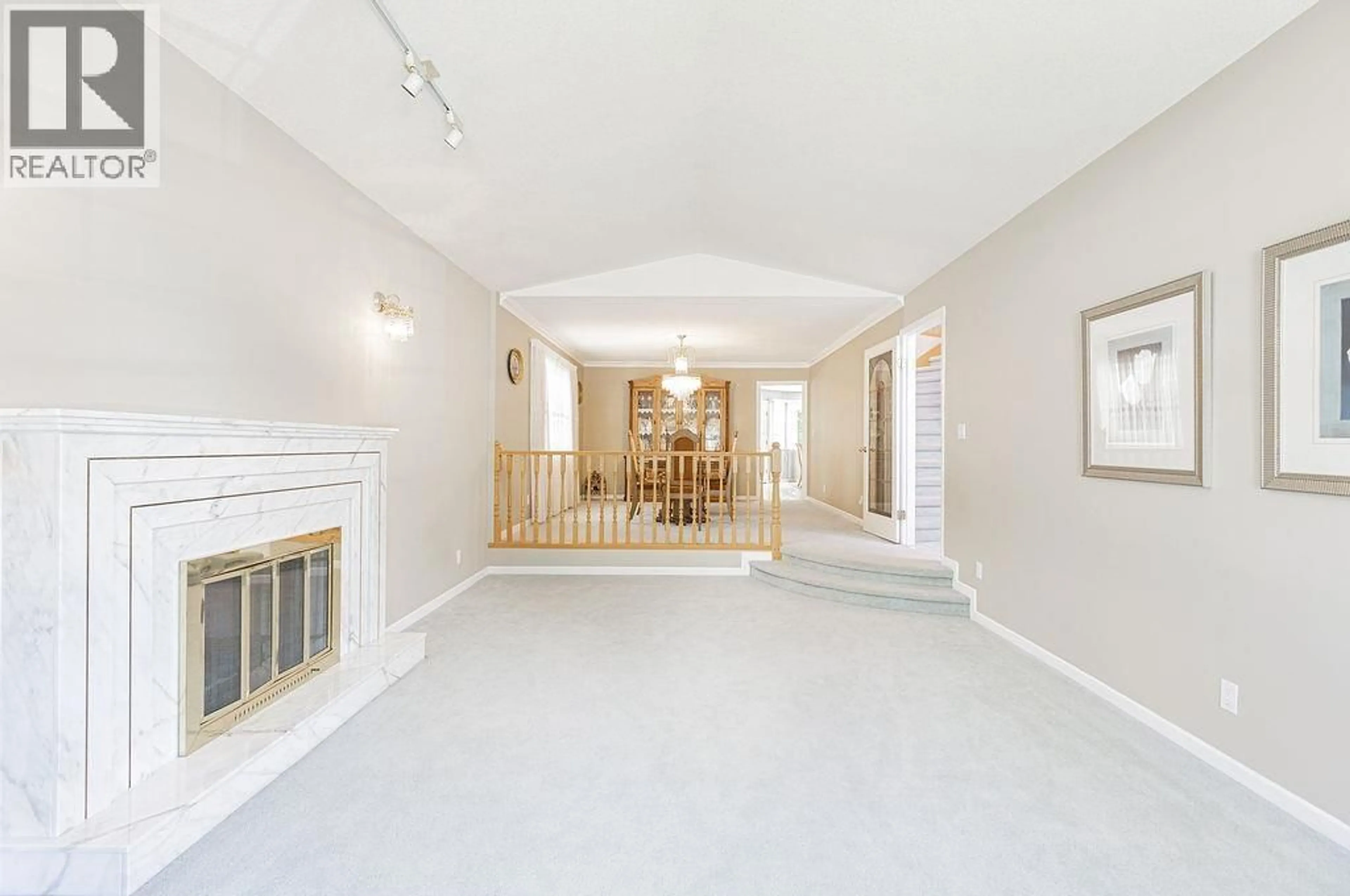 Indoor foyer for 7758 MCGREGOR AVENUE, Burnaby British Columbia V5J4H5
