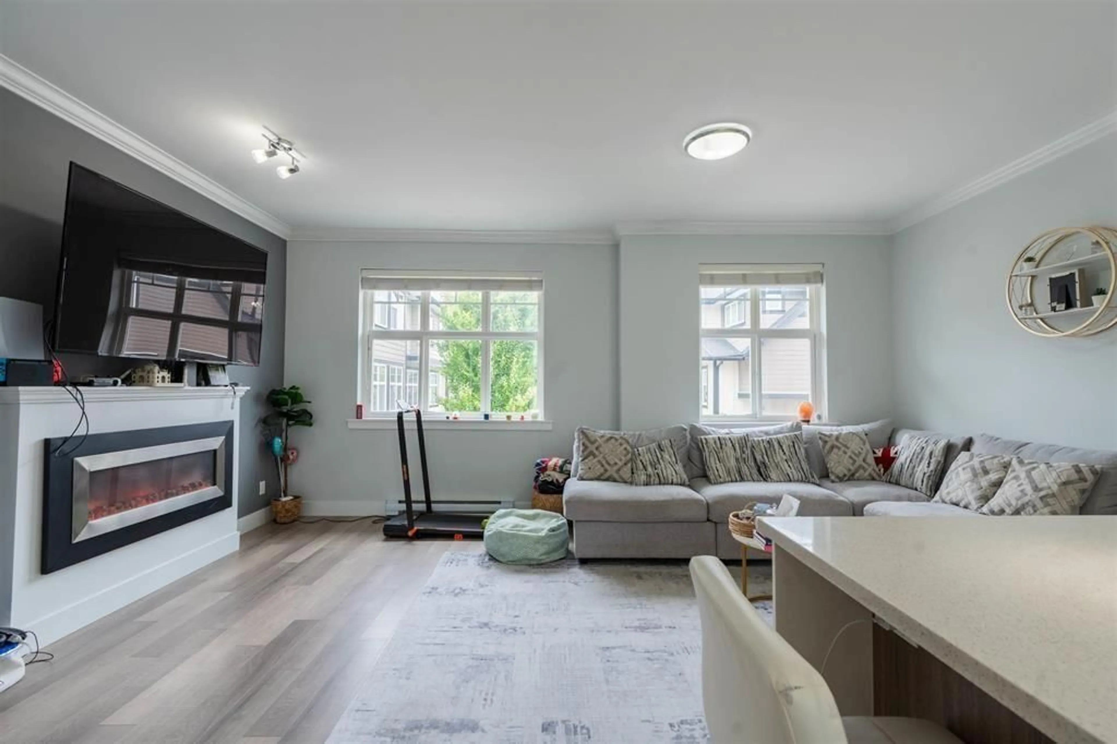 Living room with furniture, unknown for 61 - 6350 142 STREET, Surrey British Columbia V3X1C8