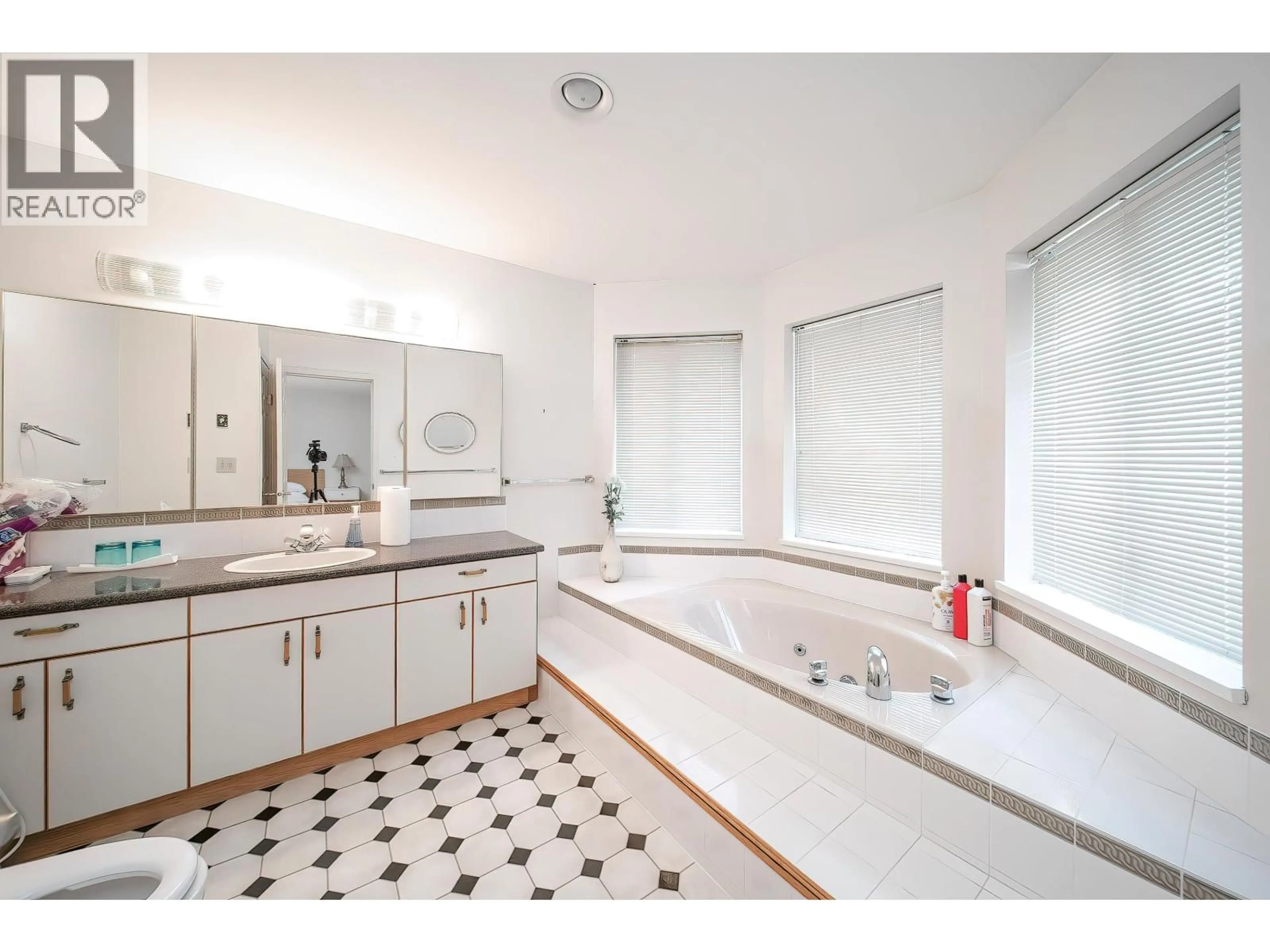 Standard bathroom, ceramic/tile floor for 4837 8A AVENUE, Delta British Columbia V4M1S8