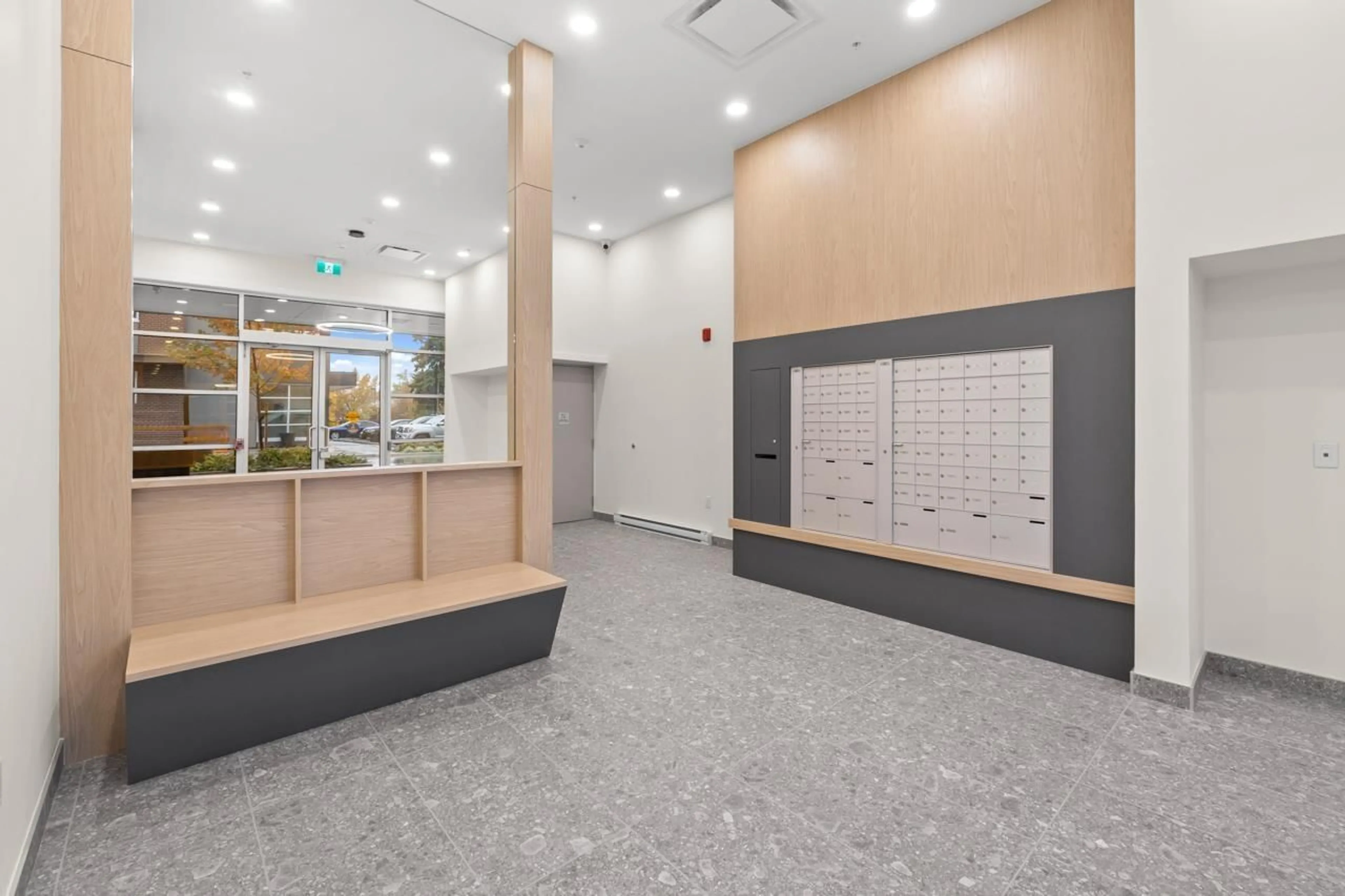 Indoor foyer for 410 - 27215 ALDERGROVE TOWN CENTRE DRIVE, Langley British Columbia V4W0E3