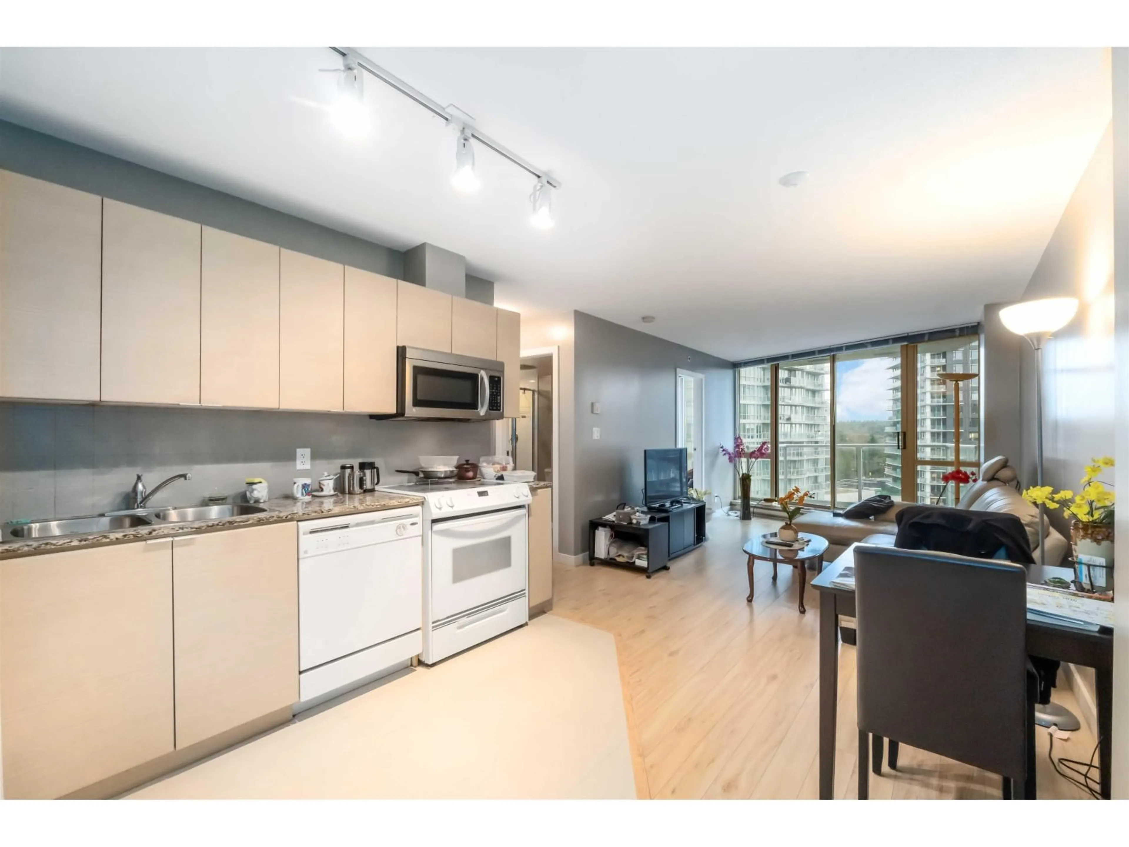 Open concept kitchen, unknown for 807 - 13618 100 AVENUE, Surrey British Columbia V3T0A8
