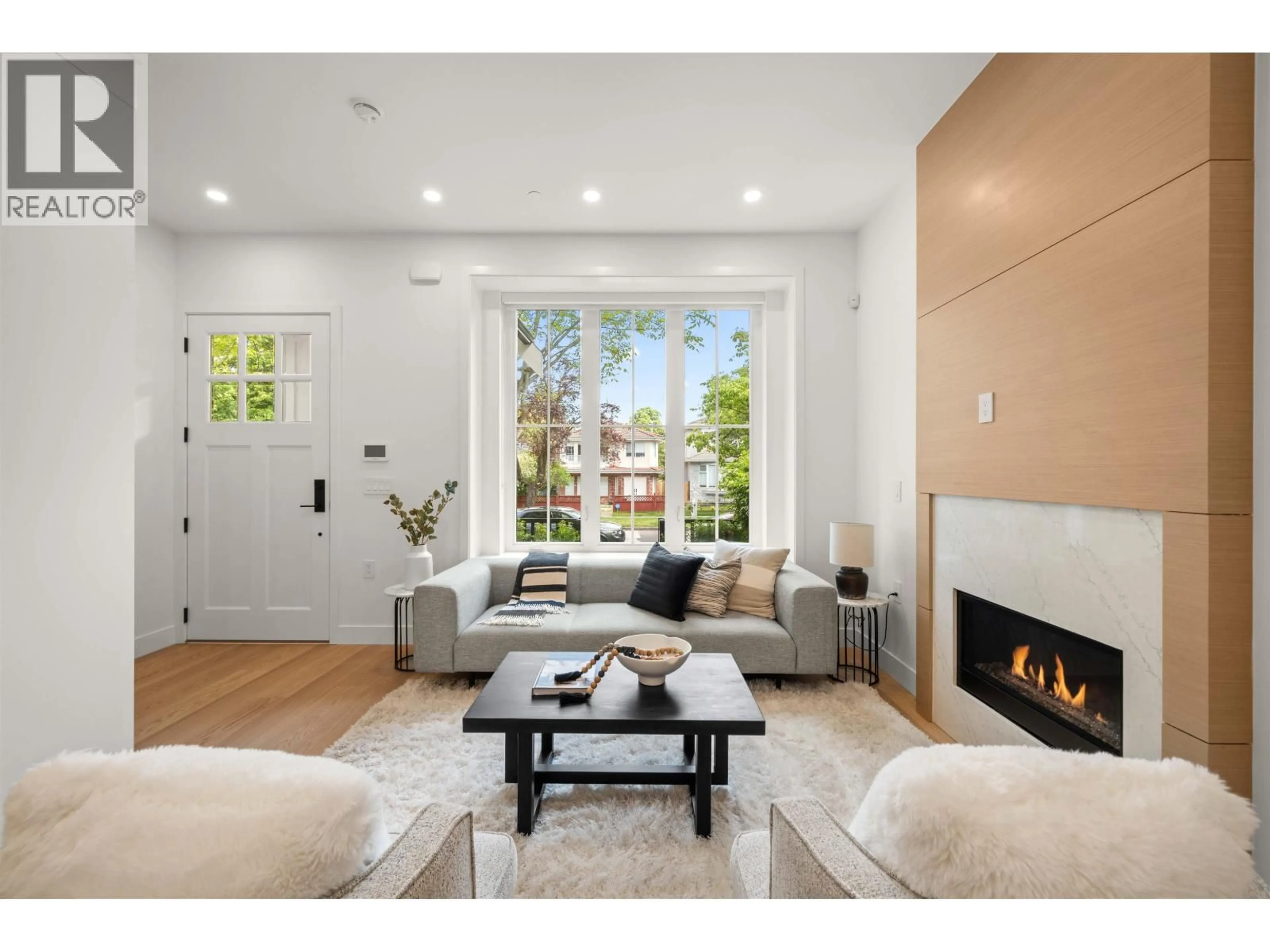 Living room with furniture, unknown for 1 - 312 40TH AVENUE, Vancouver British Columbia V5W1L9