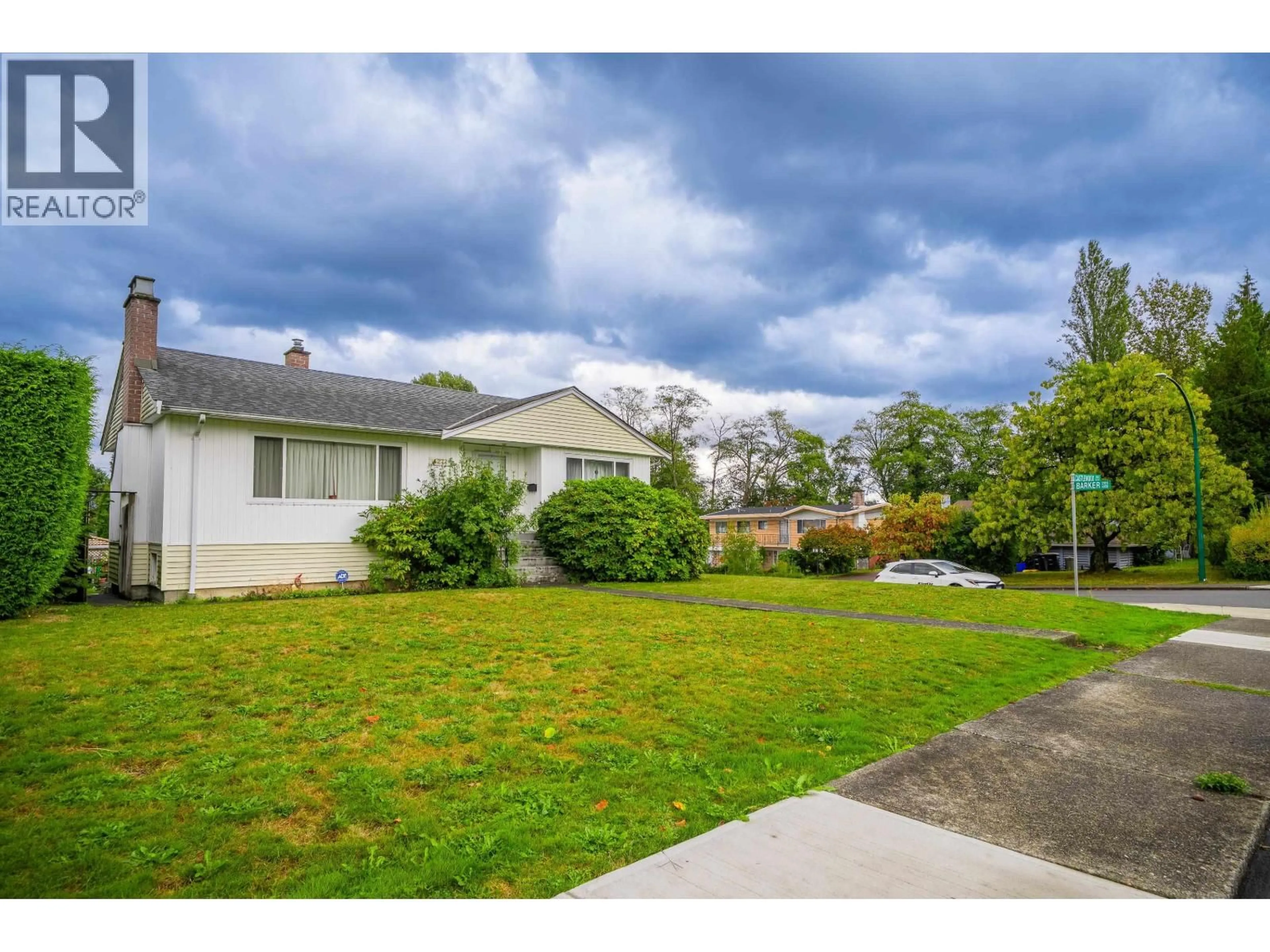 A pic from outside/outdoor area/front of a property/back of a property/a pic from drone, street for 4277 CASTLEWOOD CRESCENT, Burnaby British Columbia V5G2M1