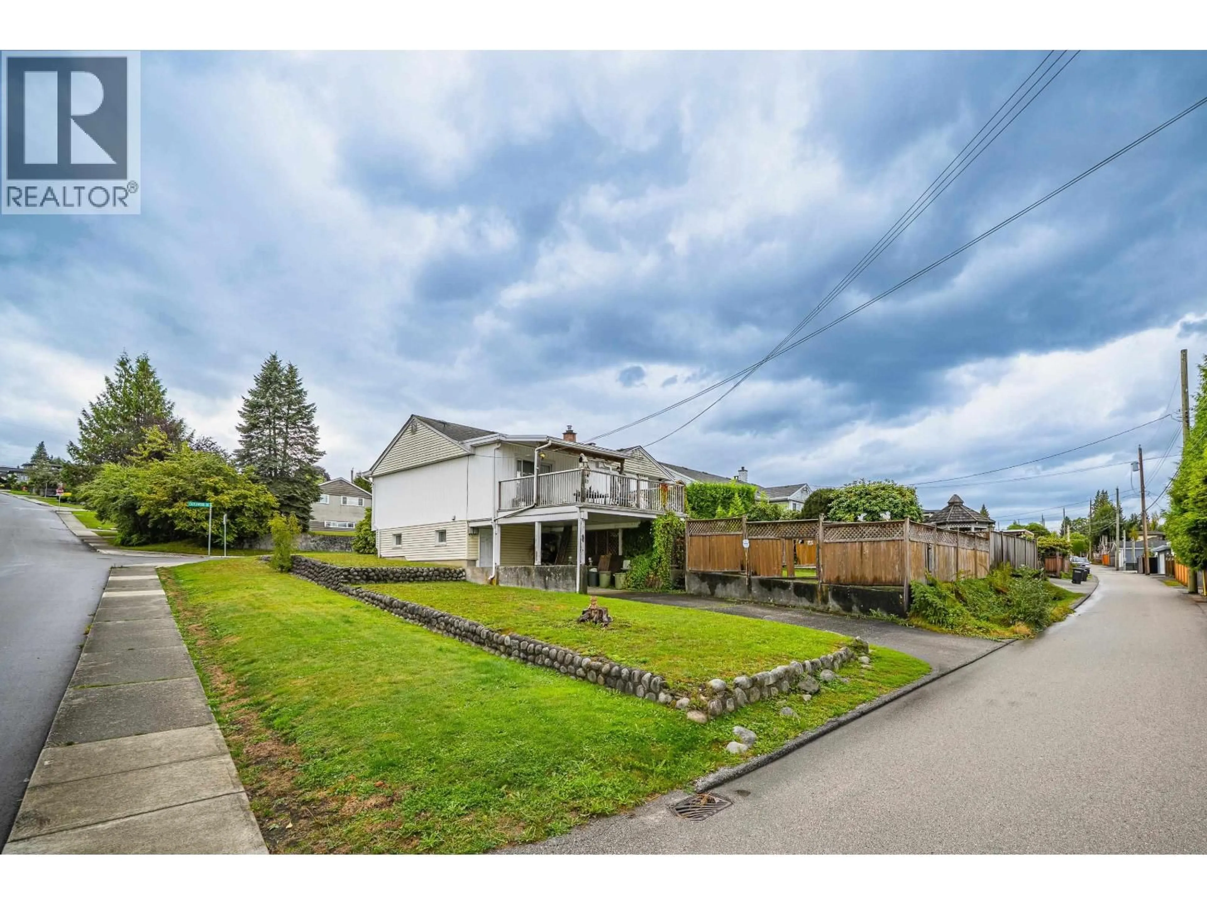 A pic from outside/outdoor area/front of a property/back of a property/a pic from drone, street for 4277 CASTLEWOOD CRESCENT, Burnaby British Columbia V5G2M1