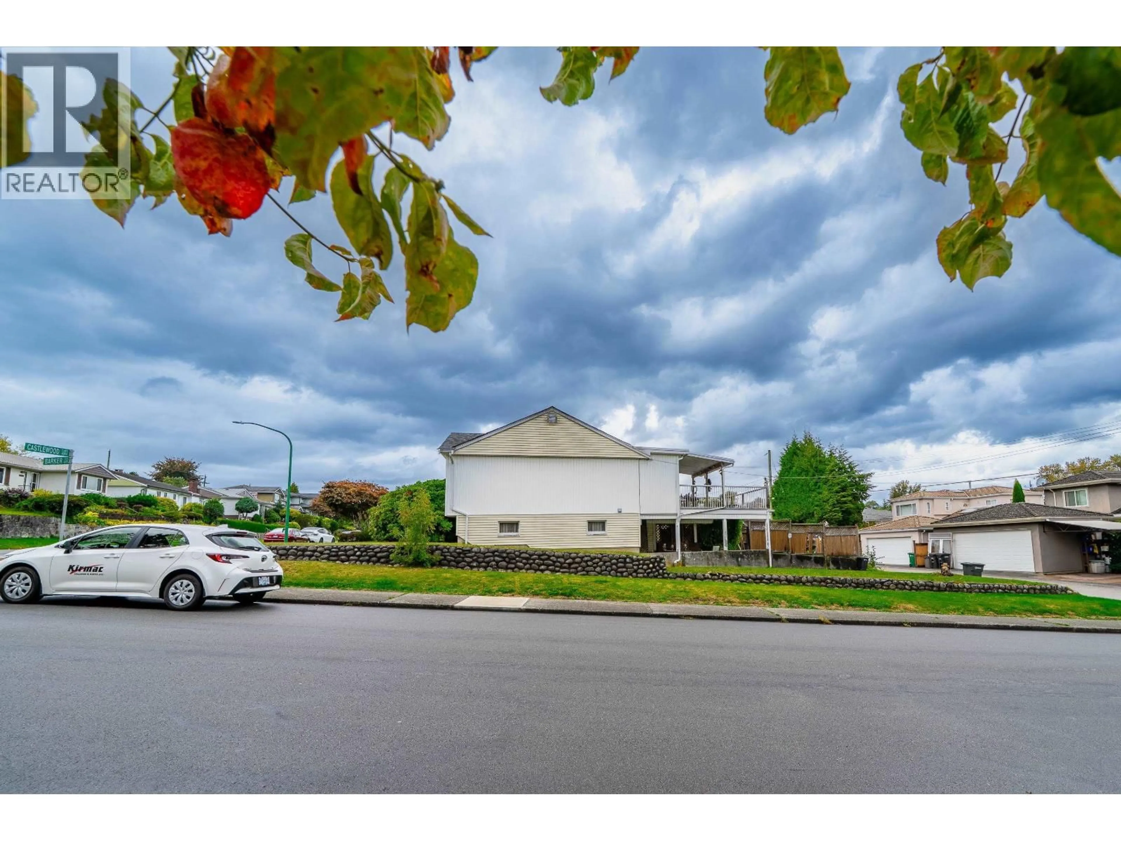 Unknown for 4277 CASTLEWOOD CRESCENT, Burnaby British Columbia V5G2M1