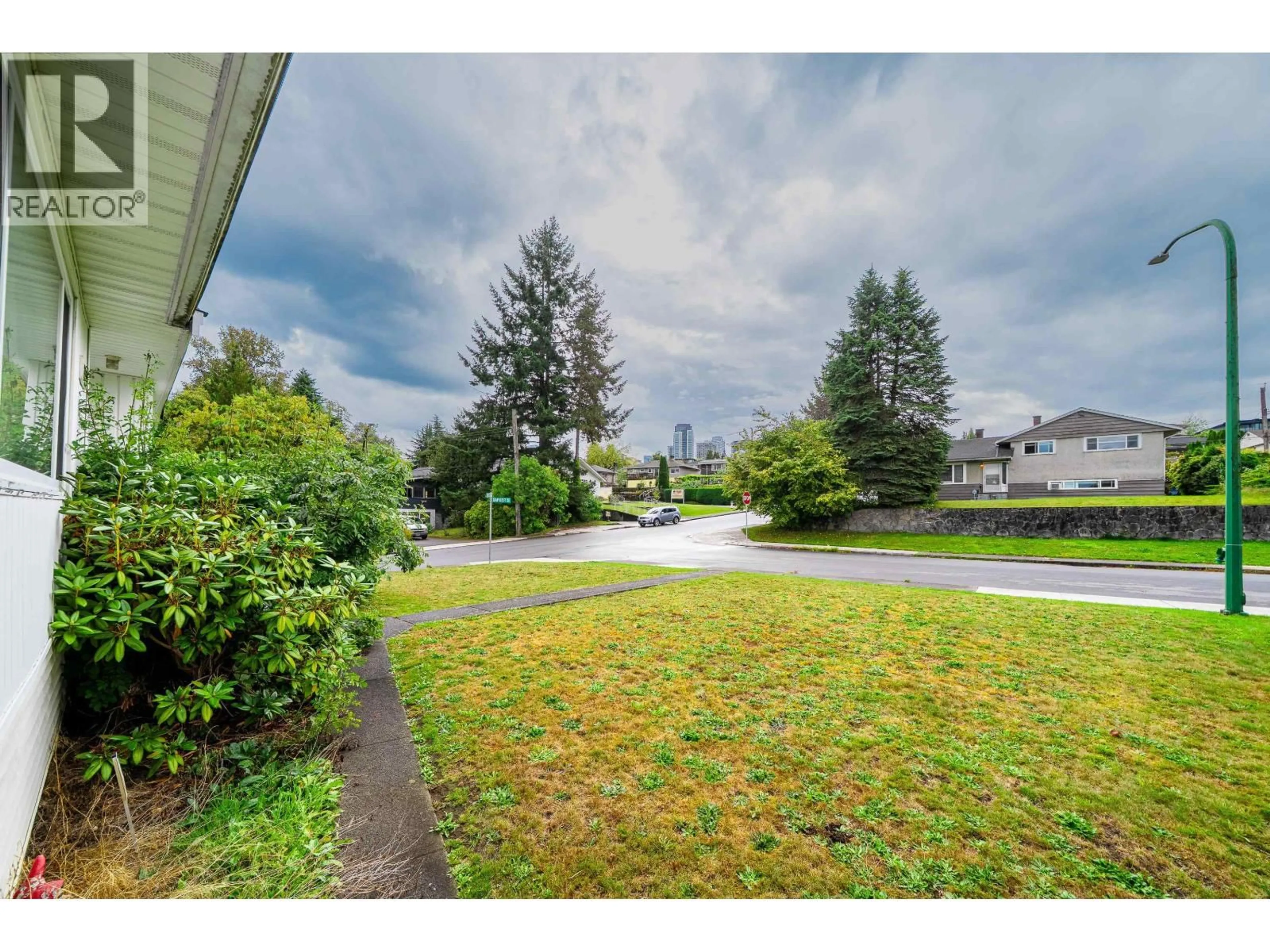 Patio, unknown for 4277 CASTLEWOOD CRESCENT, Burnaby British Columbia V5G2M1