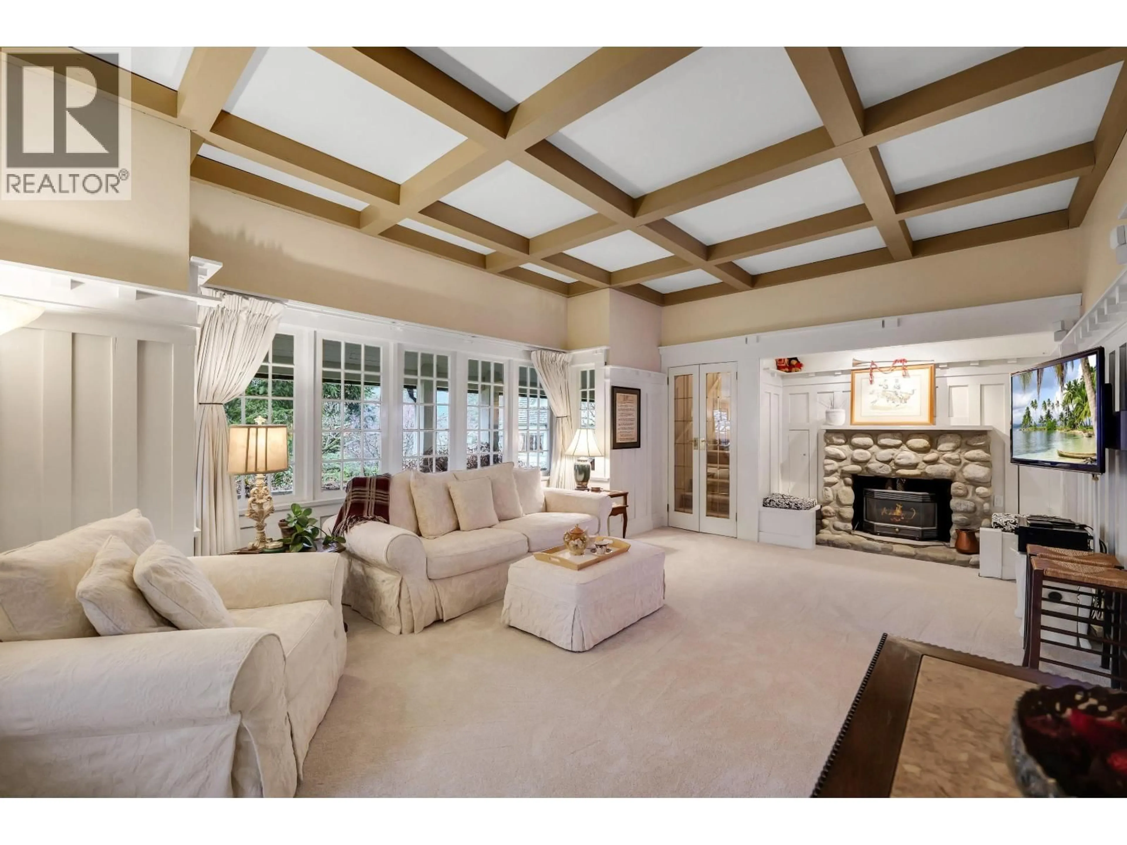 Living room with furniture, unknown for 1509 MAHON AVENUE, North Vancouver British Columbia V7M2S6