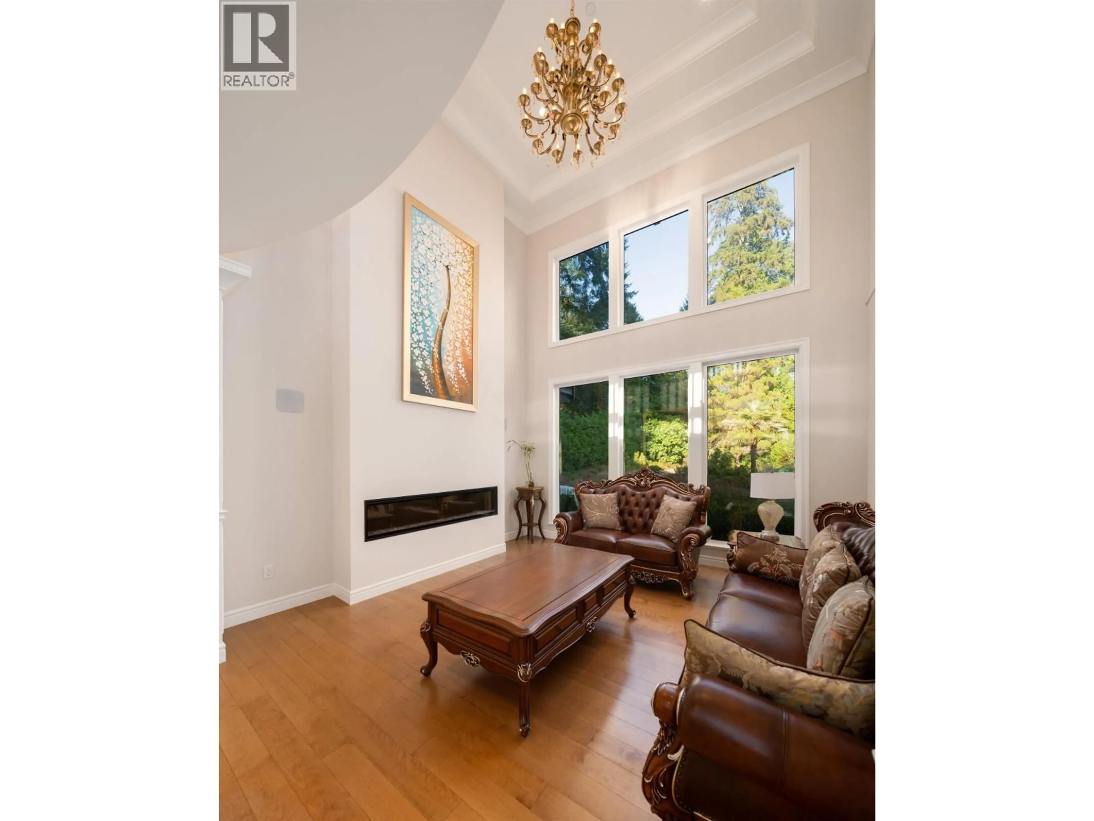 Living room with furniture, wood/laminate floor for 920 3RD STREET, West Vancouver British Columbia V7T2J3