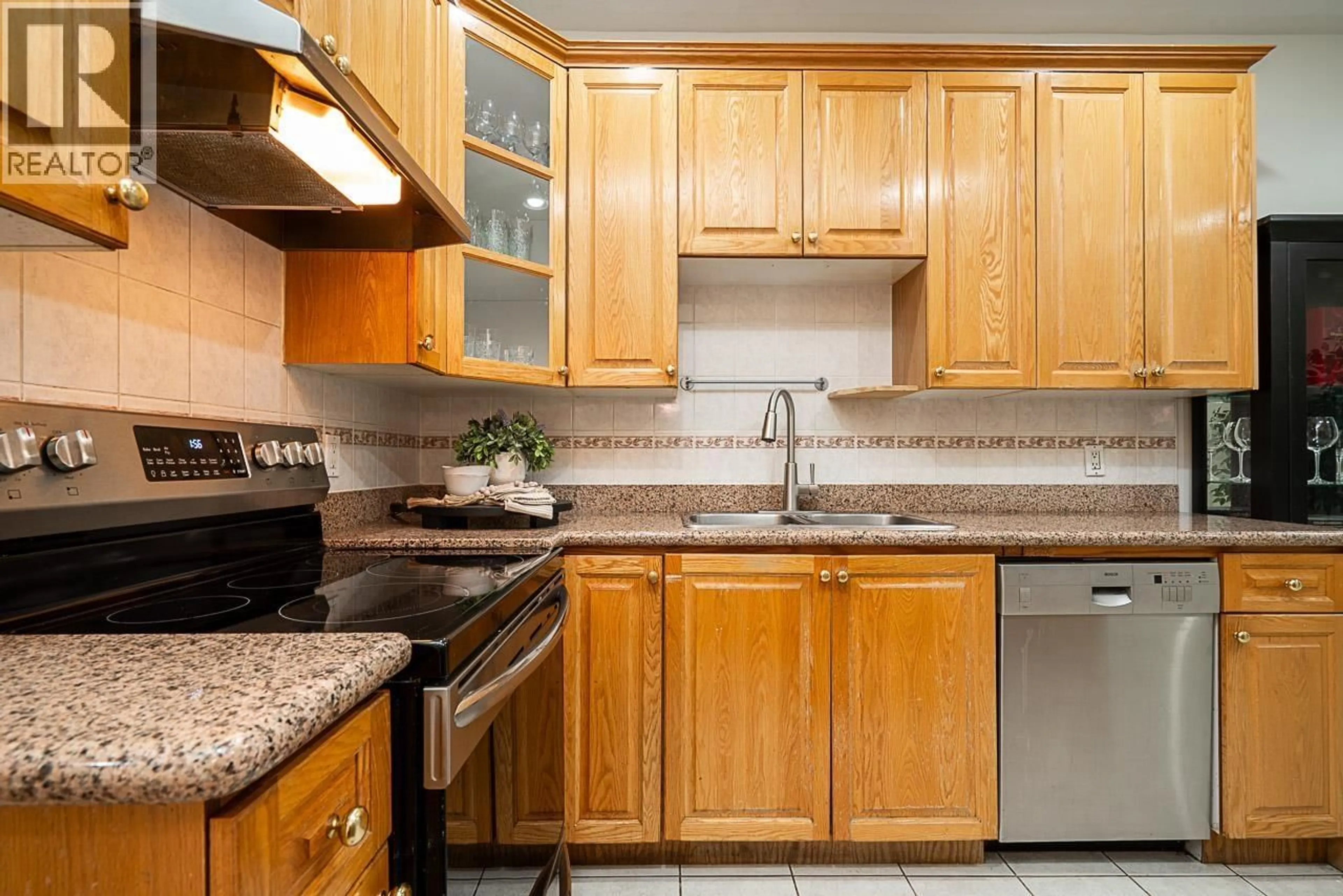 Standard kitchen, unknown for 7408 18TH AVENUE, Burnaby British Columbia V3N1H5