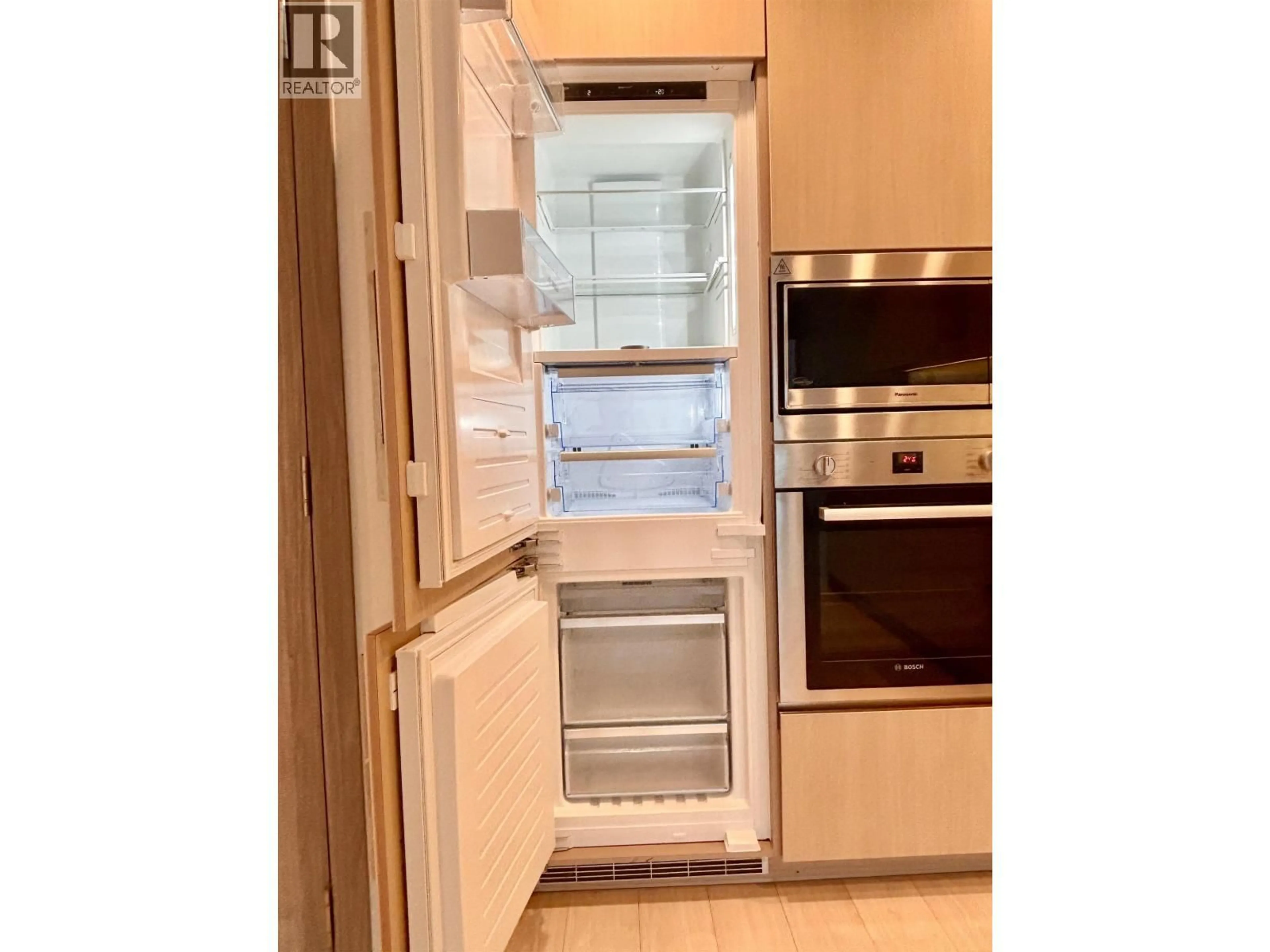 Standard kitchen, unknown for 2701 - 4890 LOUGHEED HIGHWAY, Burnaby British Columbia V5C0N2