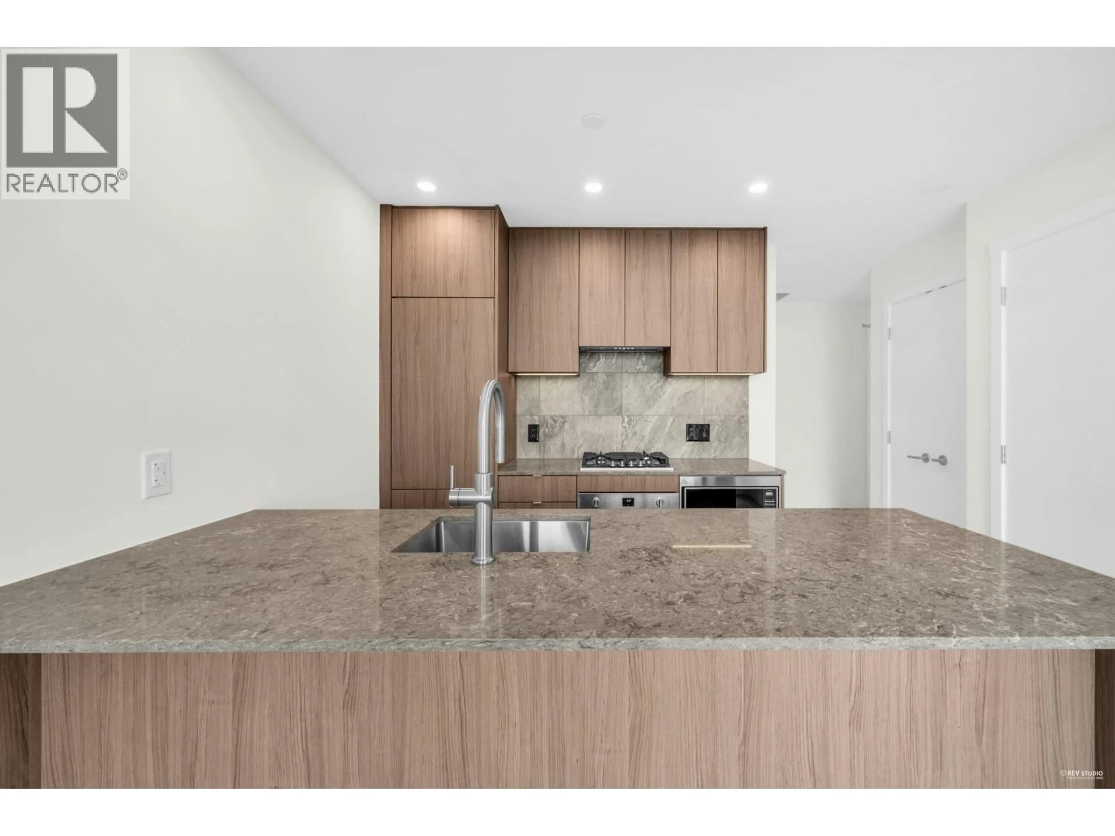 Standard kitchen, unknown for 1608 - 626 CLAREMONT STREET, Coquitlam British Columbia V3J0T1